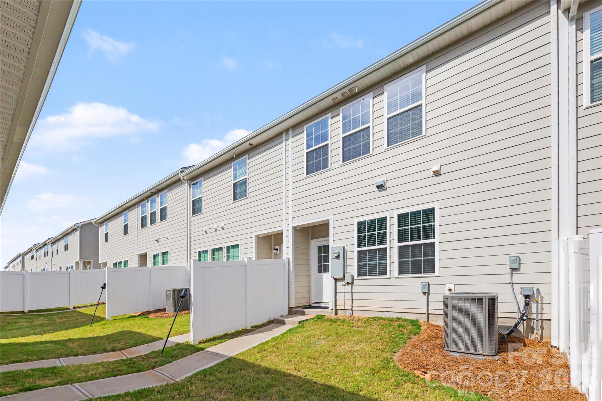 Townhouse at 4471 Potters Wheel Drive, Fort Mill, photo 16 of 16