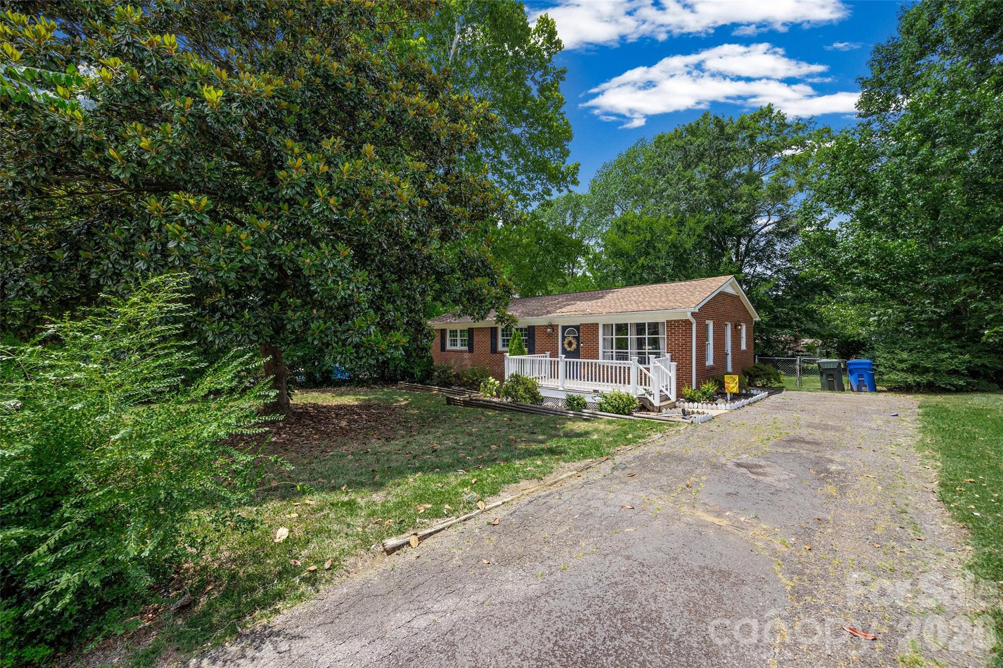 Single Family Residence at 1537 Mcgill Street, Rock Hill, photo 3 of 28