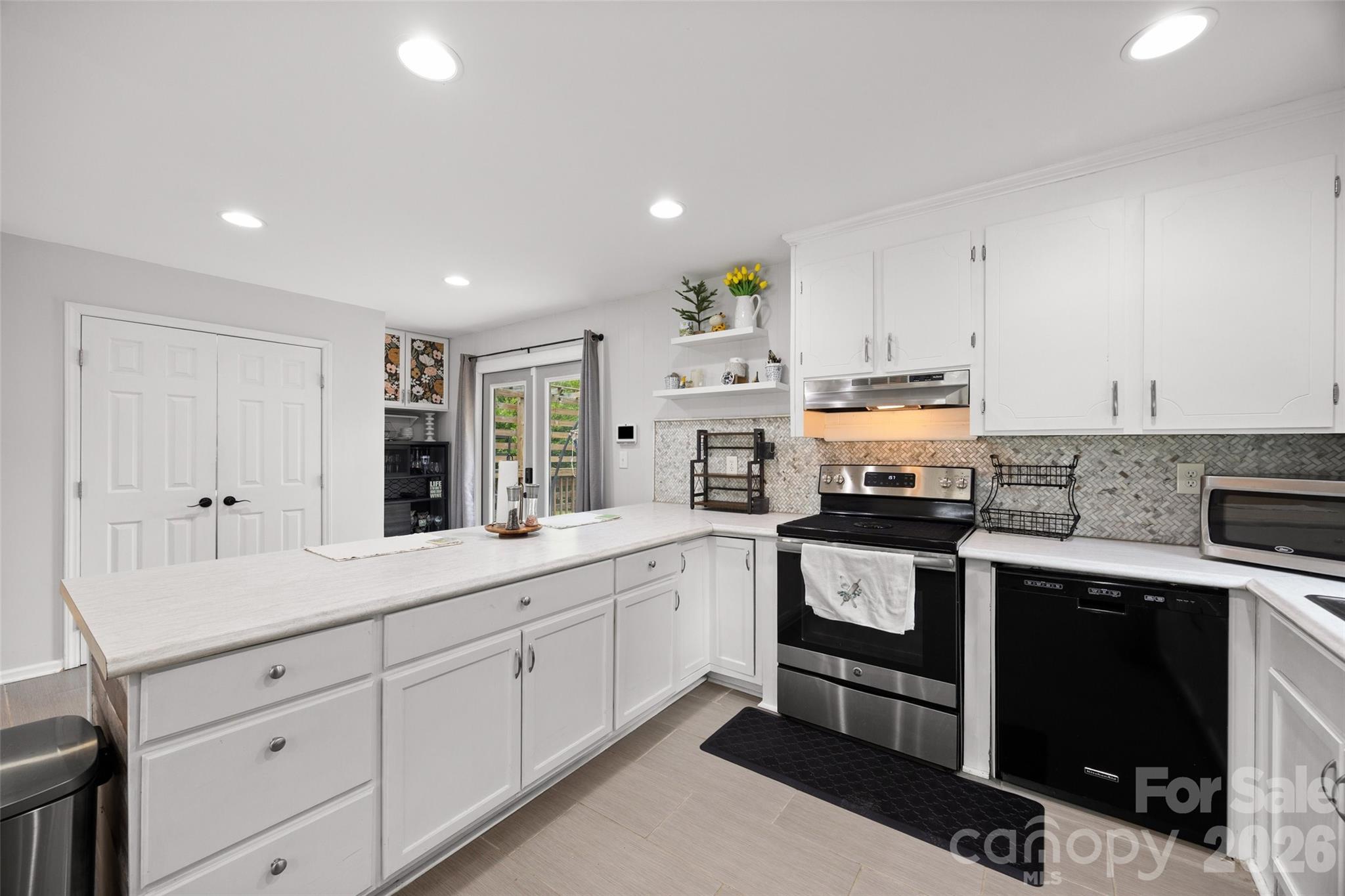 Single Family Residence at 1537 Mcgill Street, Rock Hill, photo 11 of 28