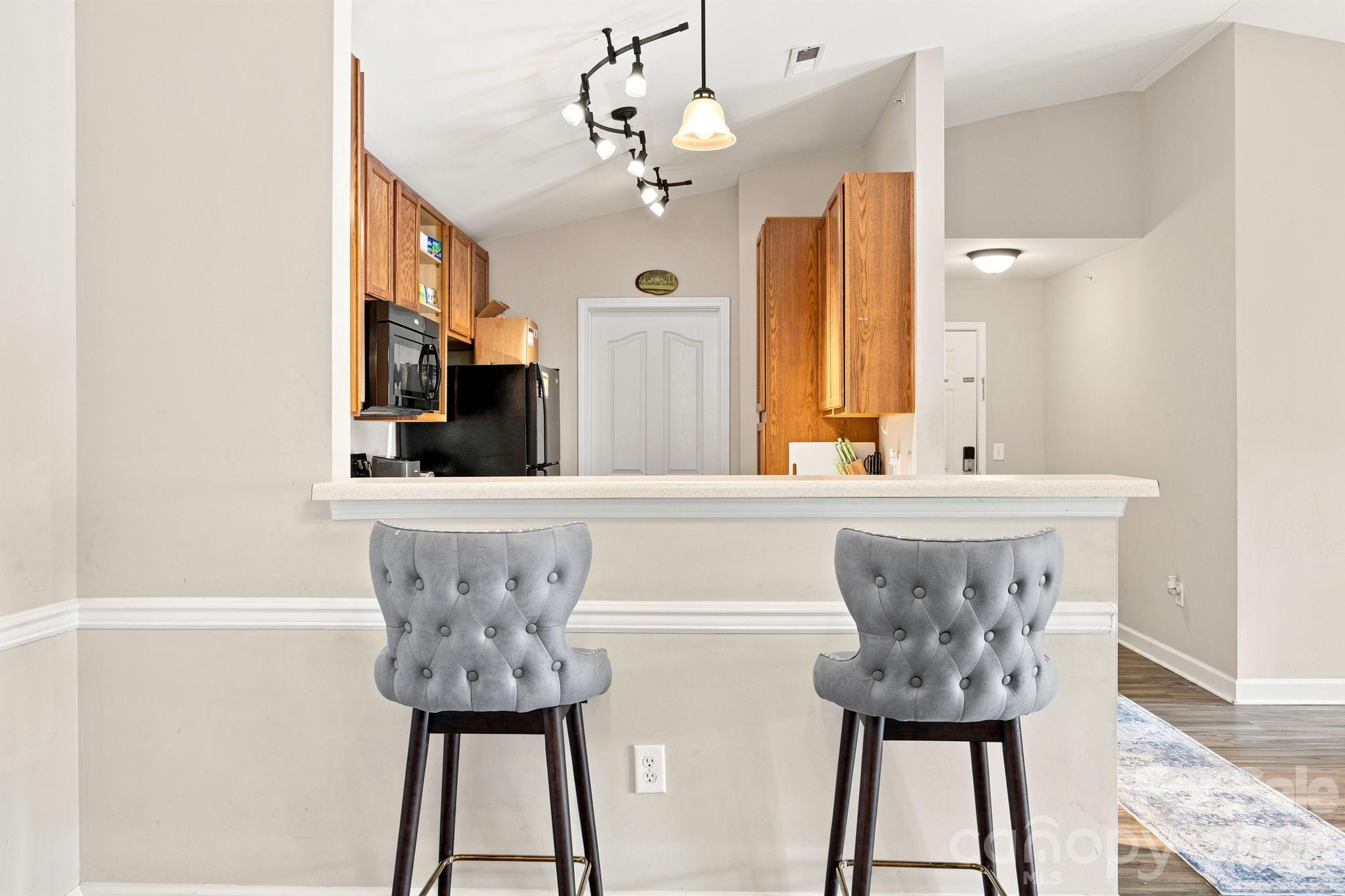 Dining Area w/ Breakfast Bar - 17257 Doe Valley Court, Cornelius