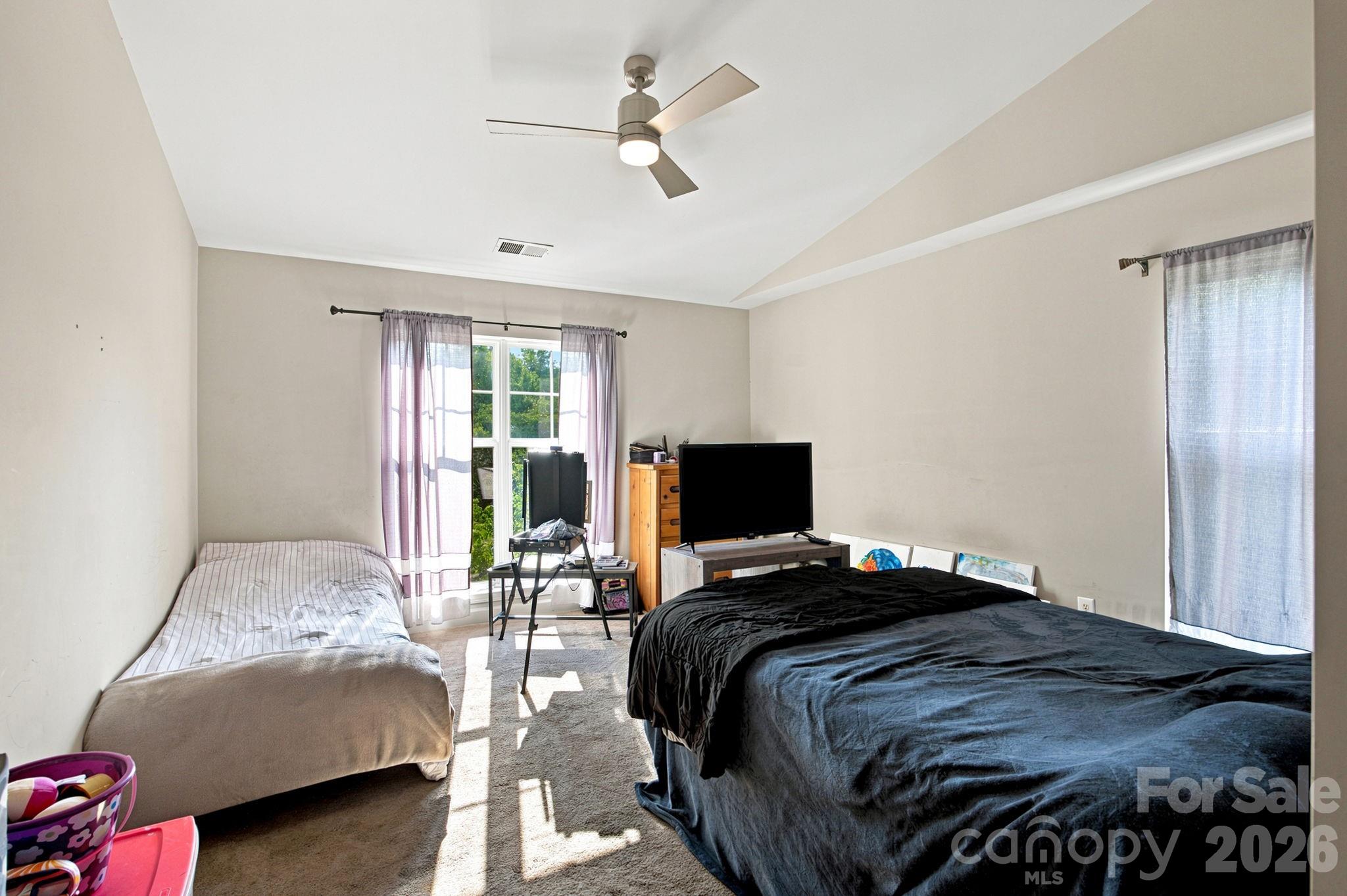 Primary Bedroom w/ Vaulted Ceilings - 17257 Doe Valley Court, Cornelius