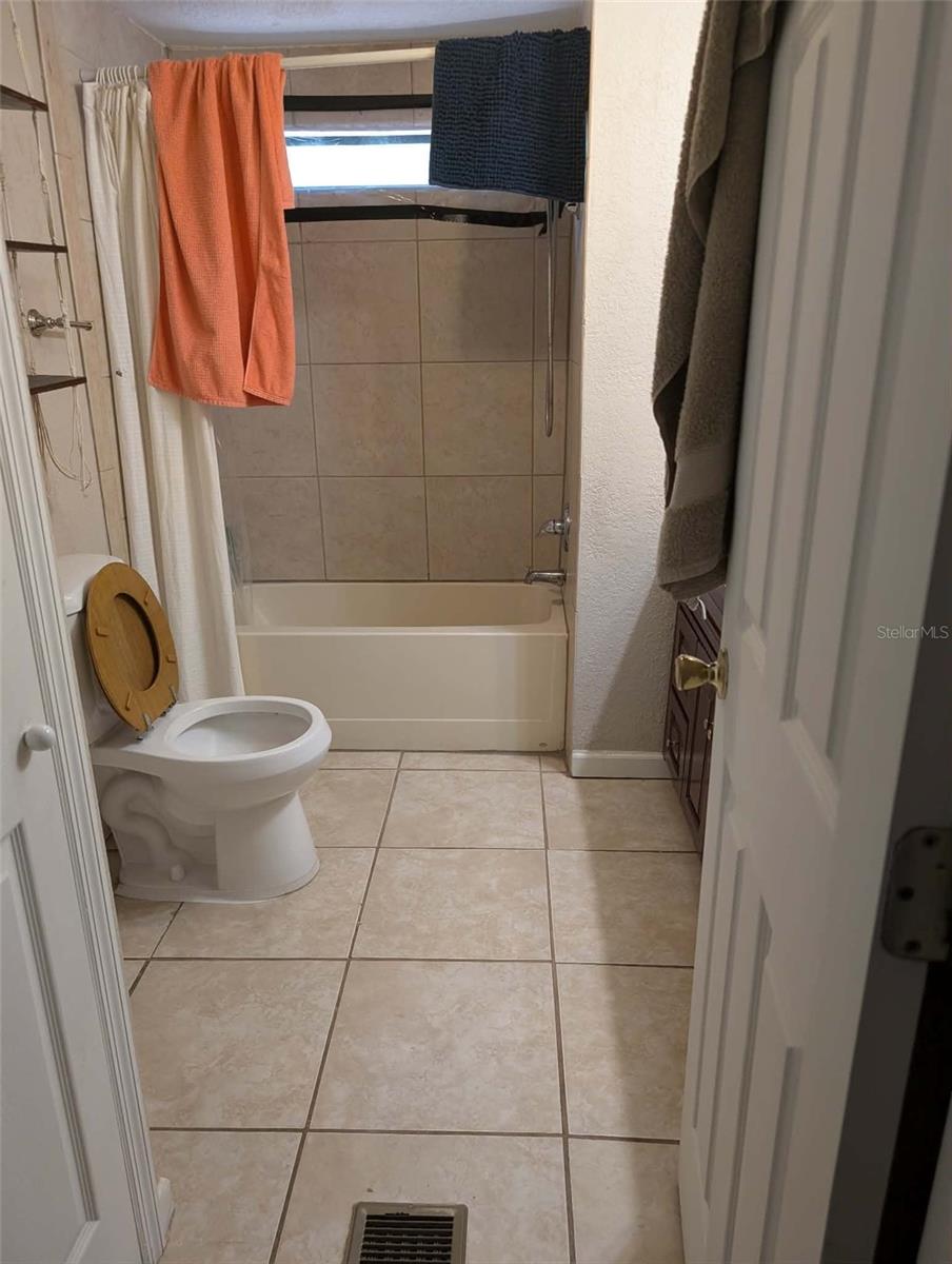 Manufactured Home at 933 NE FIR ST, PINETTA, photo 10 of 20