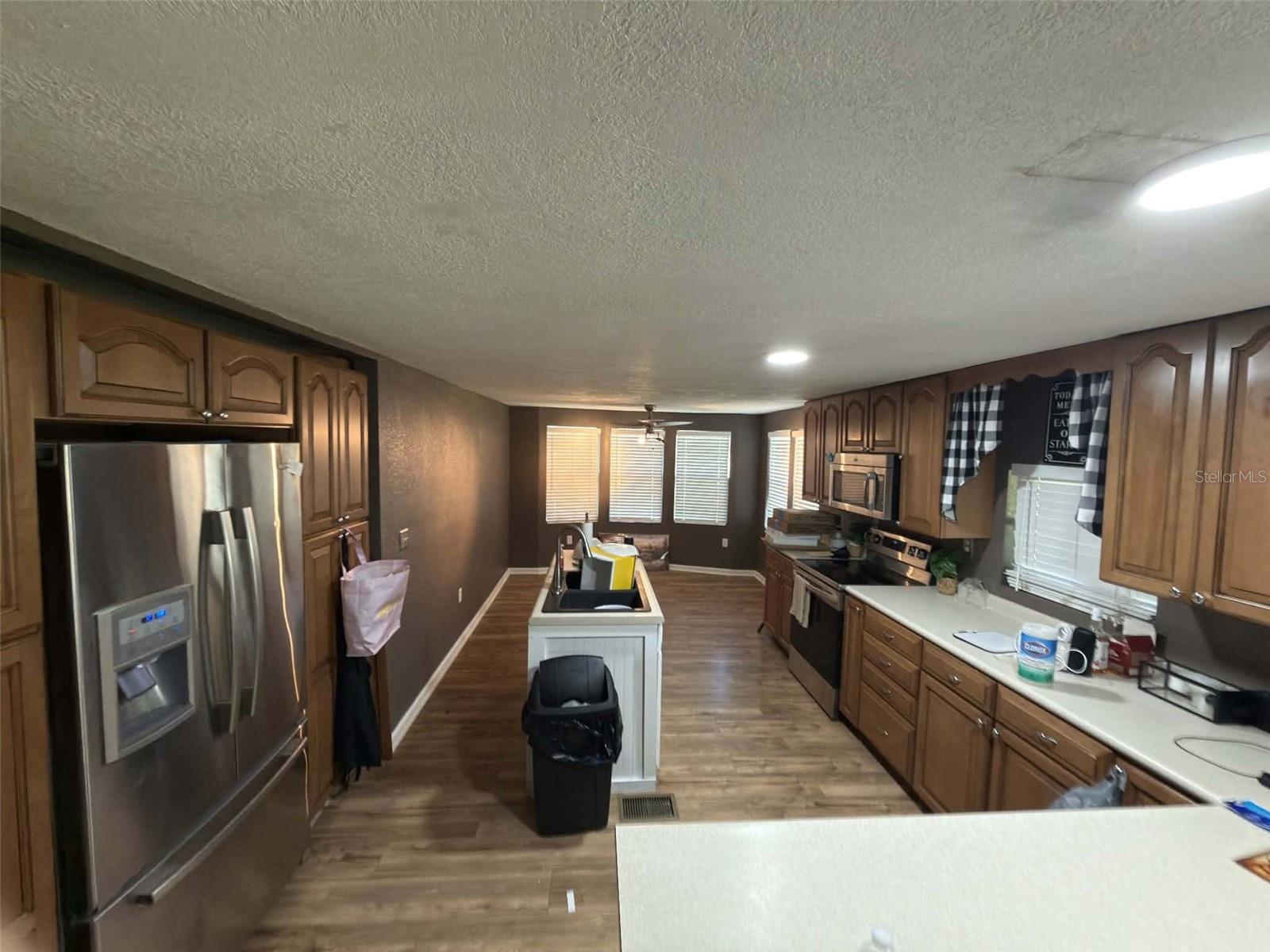Manufactured Home at 933 NE FIR ST, PINETTA, photo 15 of 20
