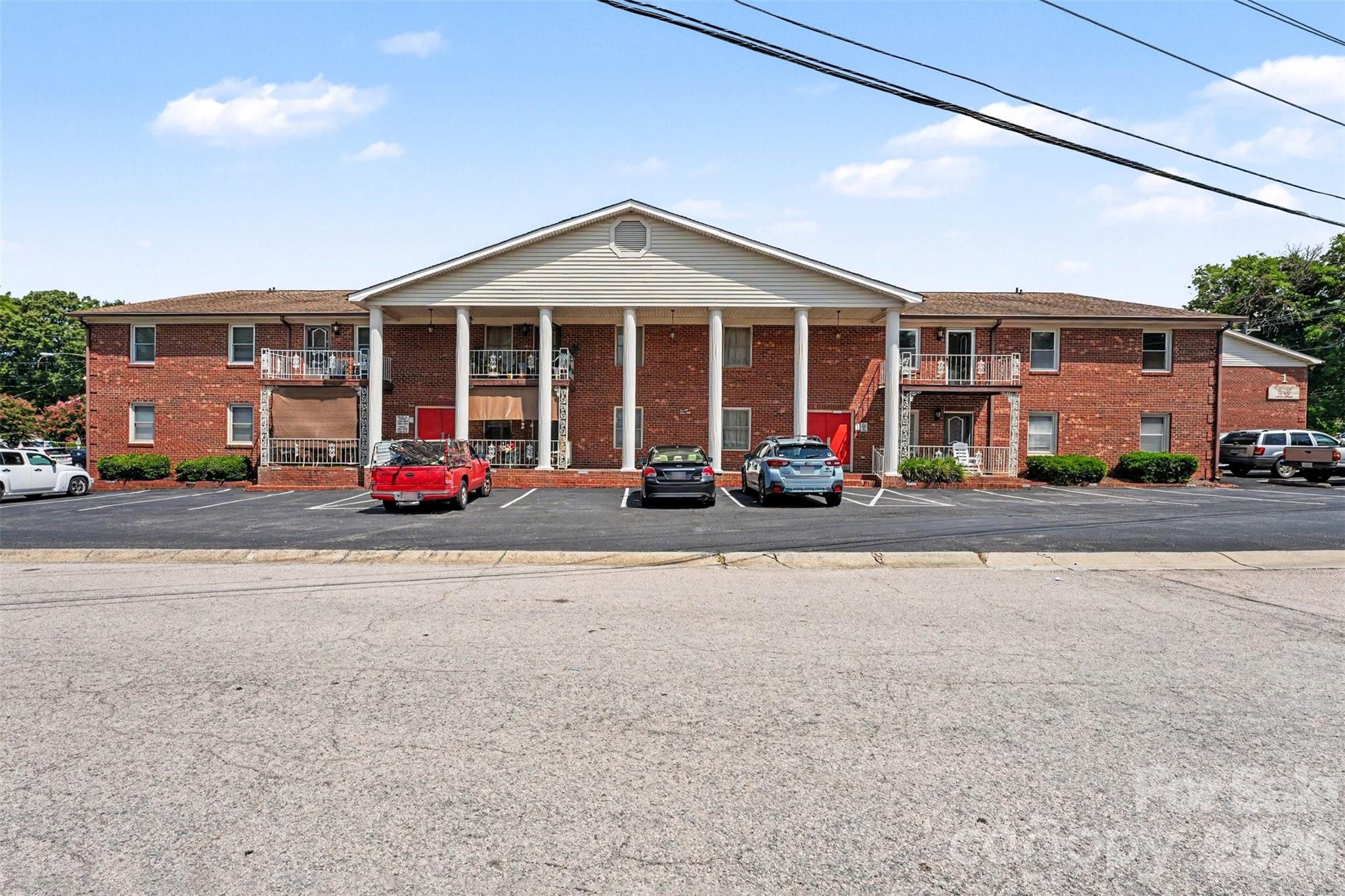 Condominium at 112 Briarcliff Drive, Kannapolis, photo 3 of 31