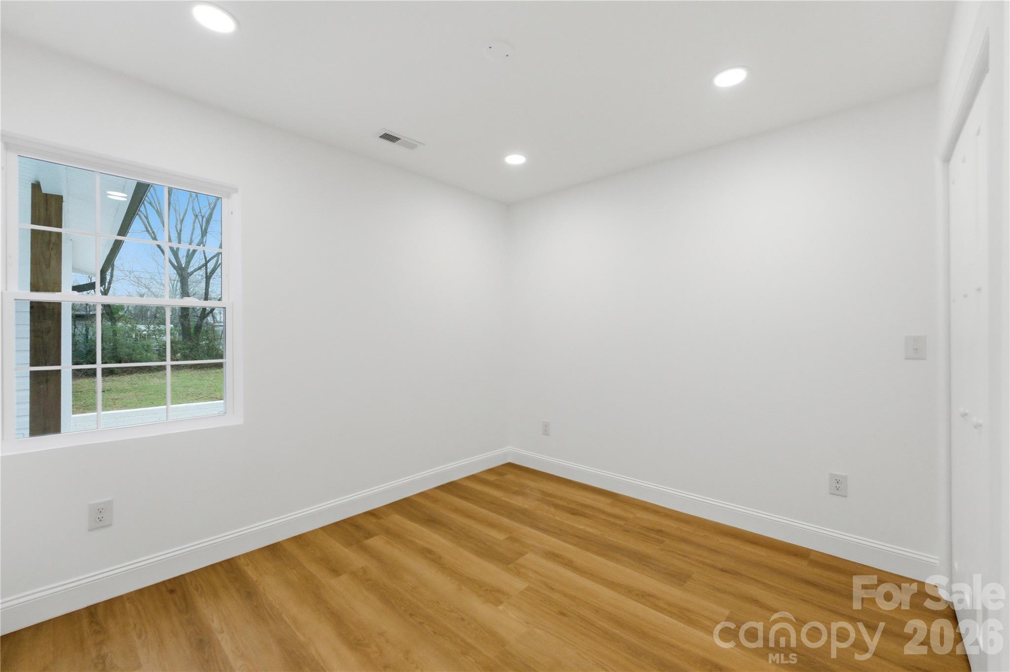 Single Family Residence at 523 Biltmore Street, Mooresville, photo 14 of 23