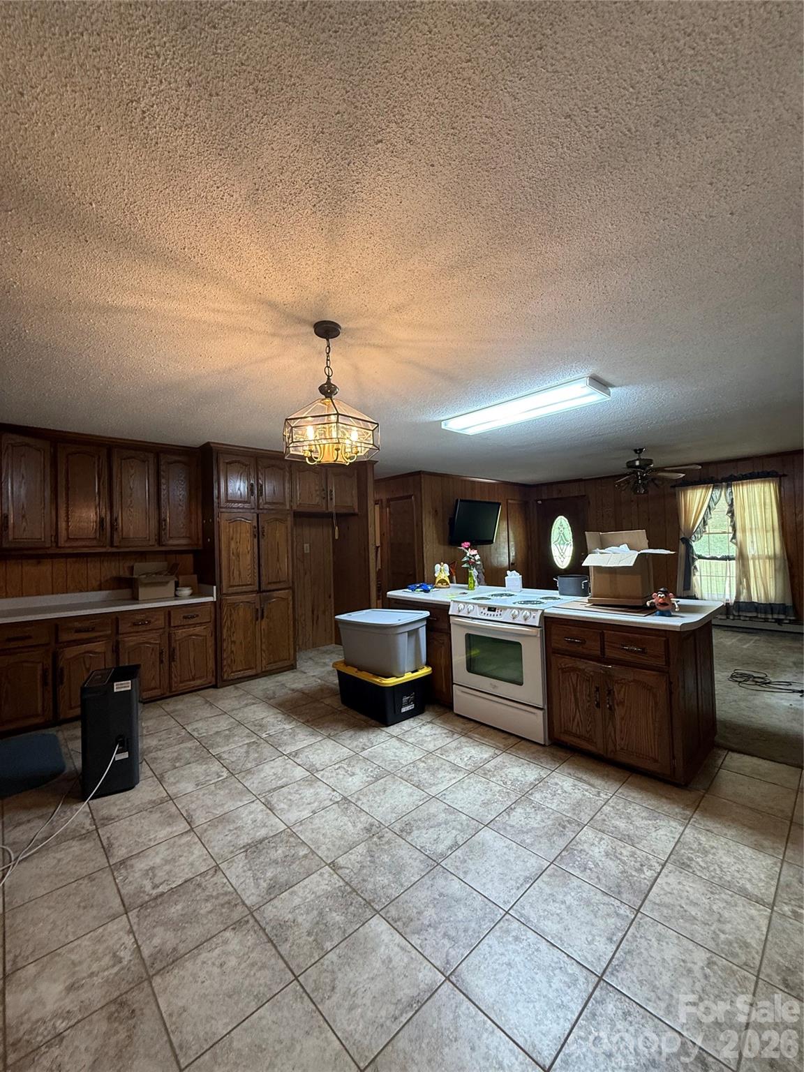 Single Family Residence at 6201 Sapp Road, Rockwell, photo 2 of 36