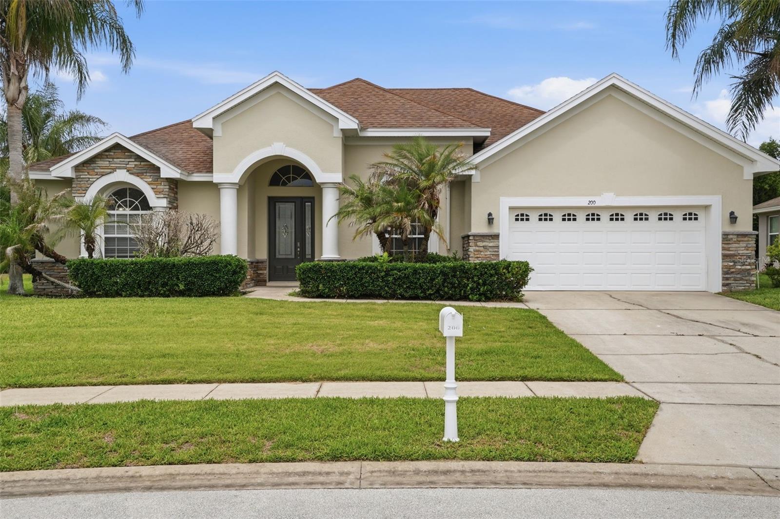Single Family Residence at 200 LAKE ARIETTA CT, AUBURNDALE, photo 2 of 41