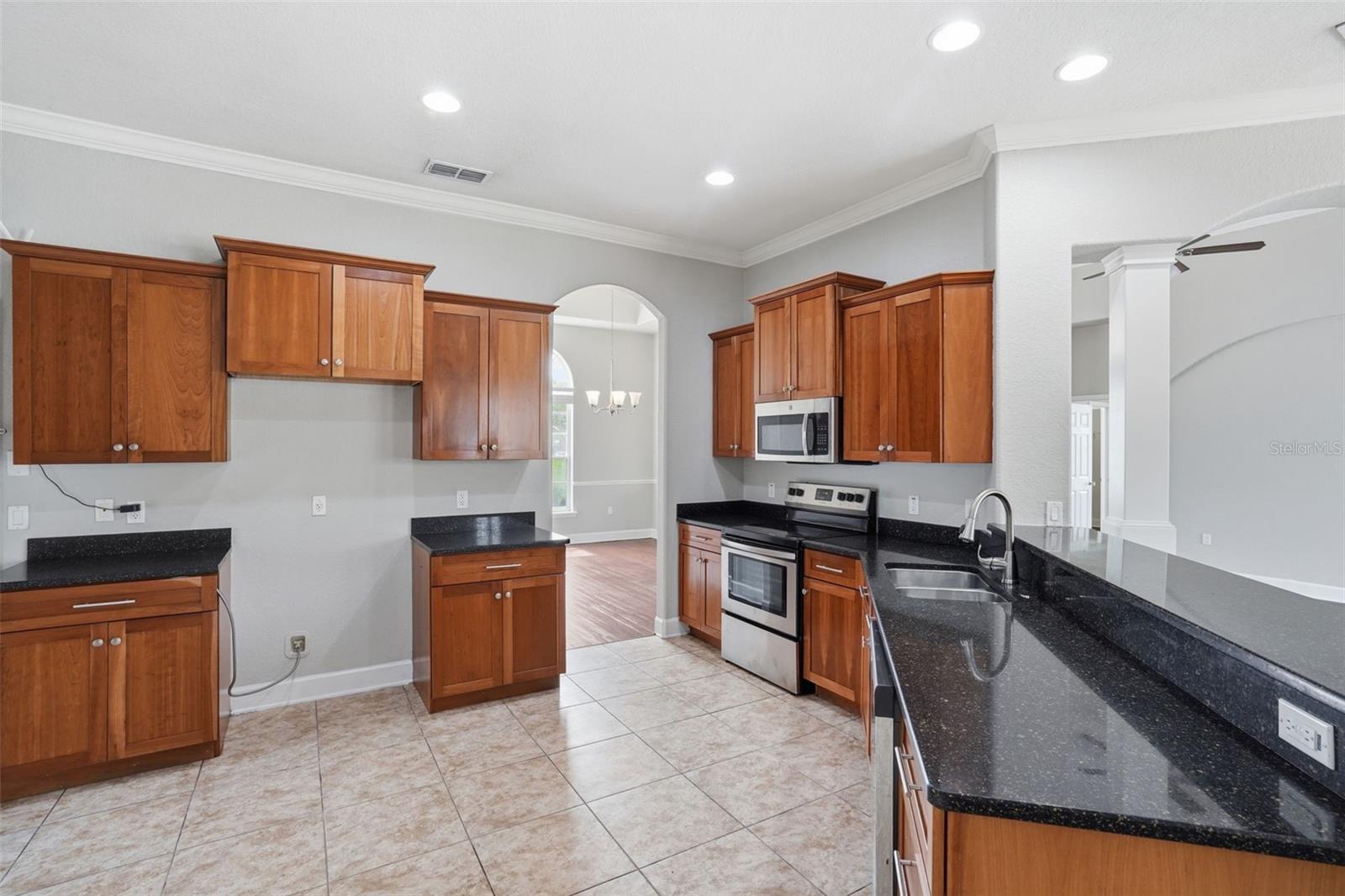 Single Family Residence at 200 LAKE ARIETTA CT, AUBURNDALE, photo 16 of 41