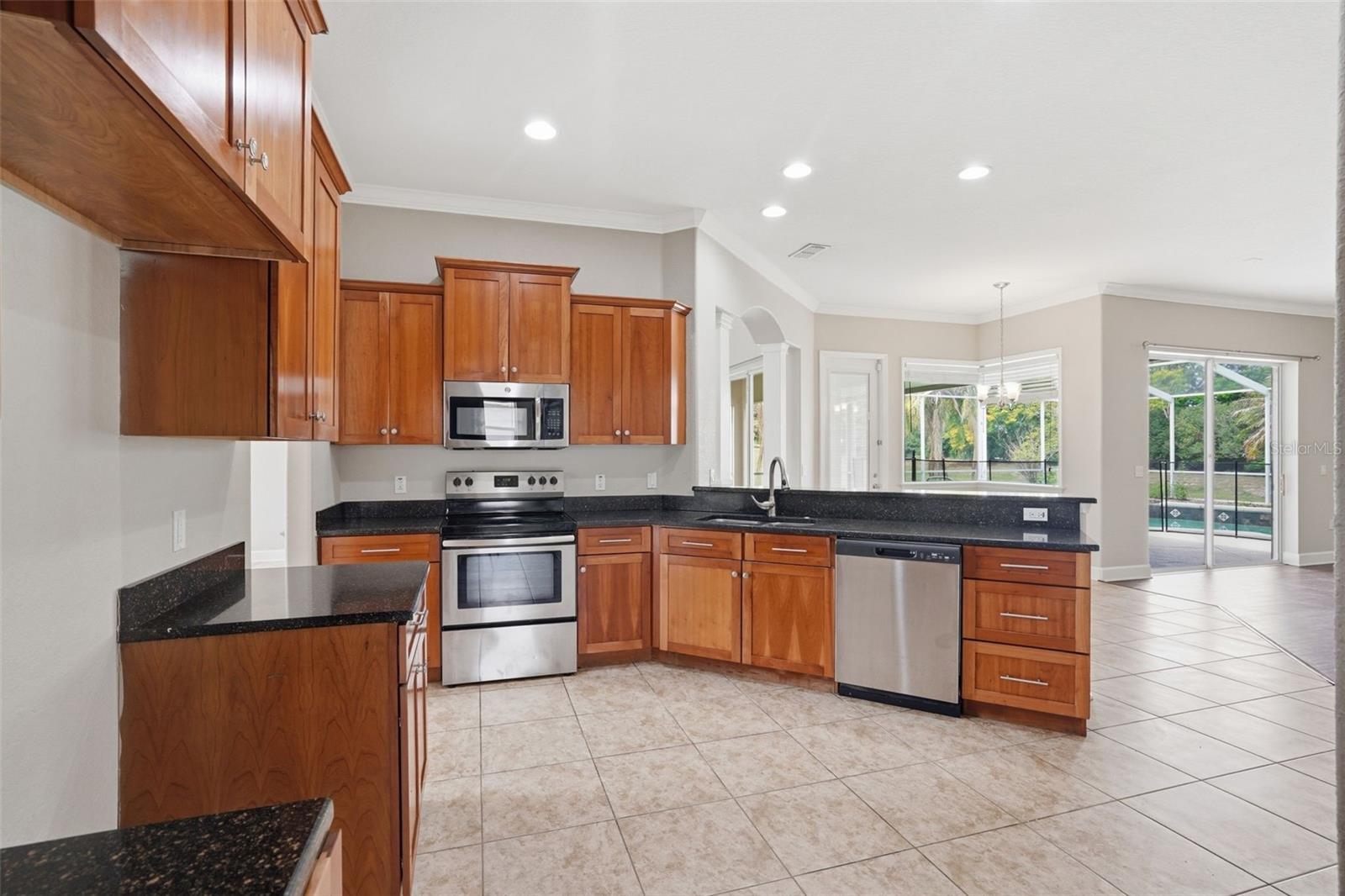 Single Family Residence at 200 LAKE ARIETTA CT, AUBURNDALE, photo 17 of 41