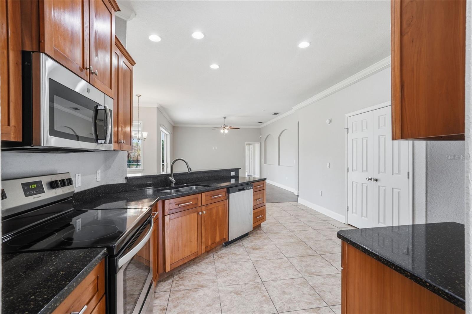 Single Family Residence at 200 LAKE ARIETTA CT, AUBURNDALE, photo 18 of 41