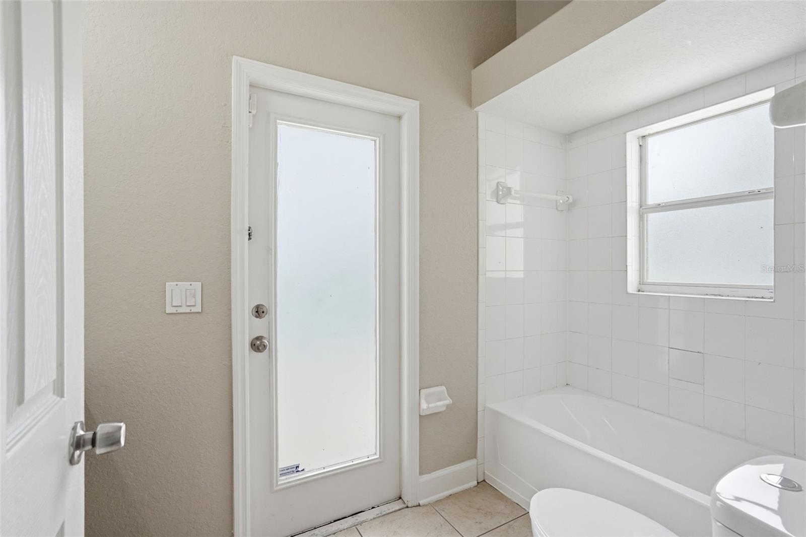 Single Family Residence at 200 LAKE ARIETTA CT, AUBURNDALE, photo 32 of 41