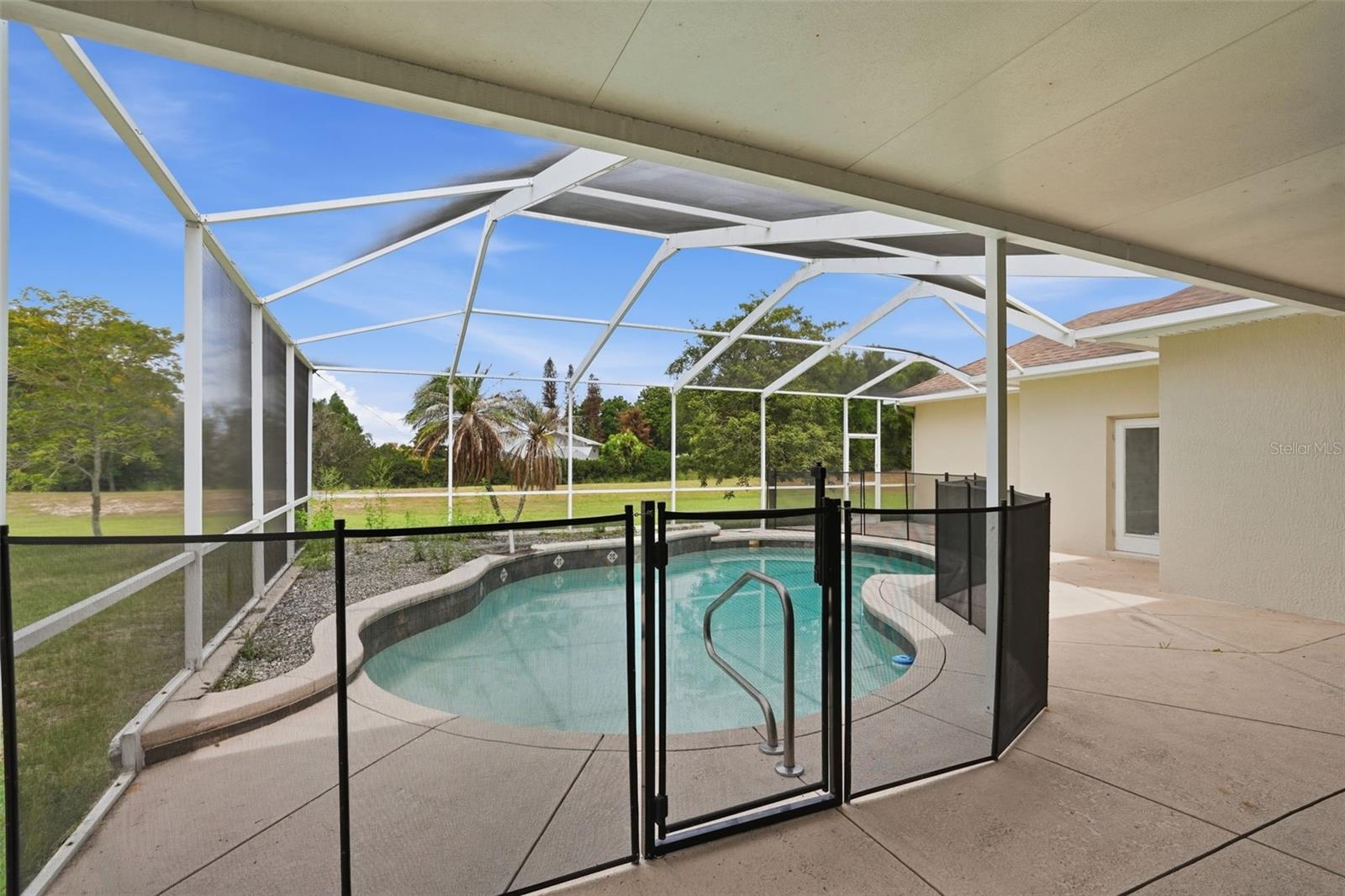 Single Family Residence at 200 LAKE ARIETTA CT, AUBURNDALE, photo 38 of 41