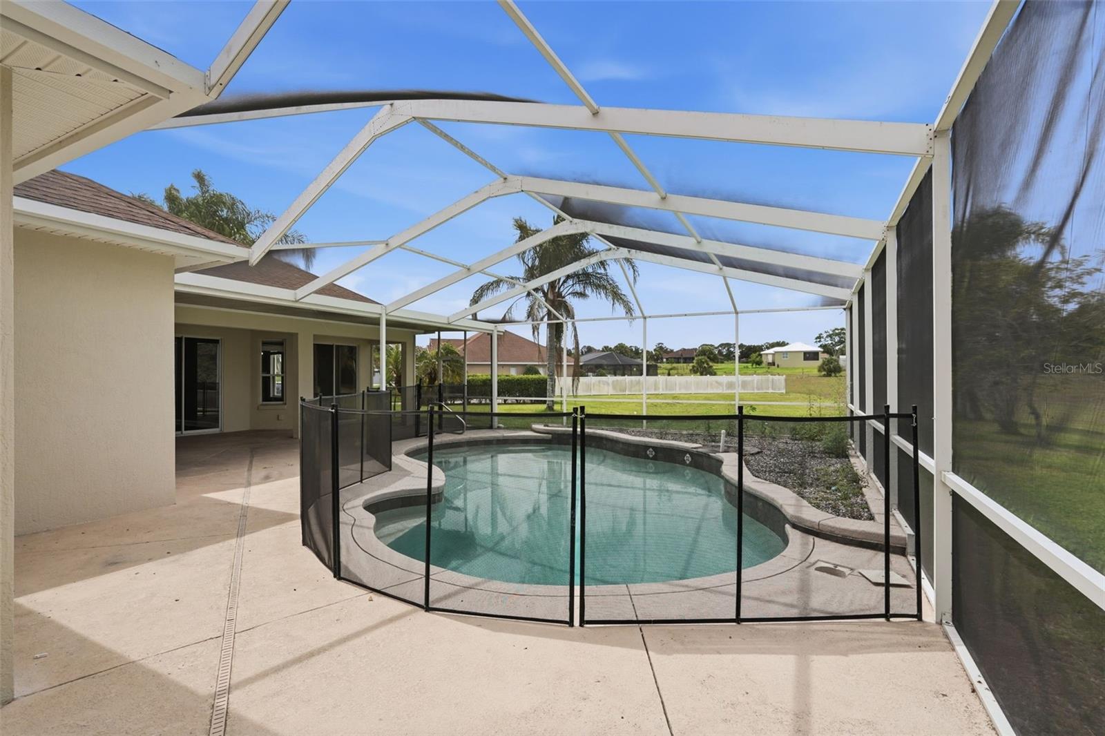 Single Family Residence at 200 LAKE ARIETTA CT, AUBURNDALE, photo 39 of 41