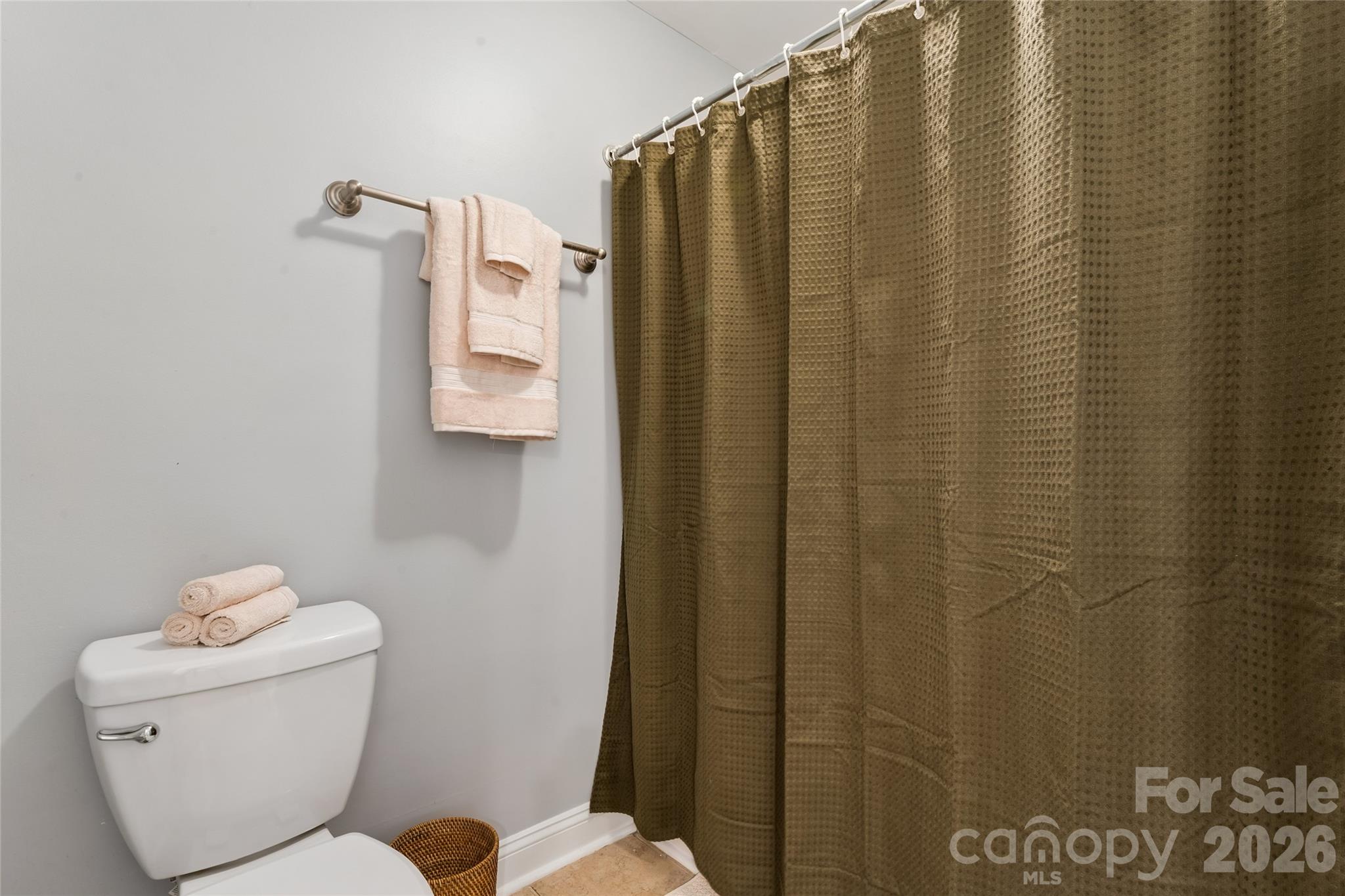 Primary suite tub has a Jacuzzi - 1806 Fairlawn Court, Rock Hill