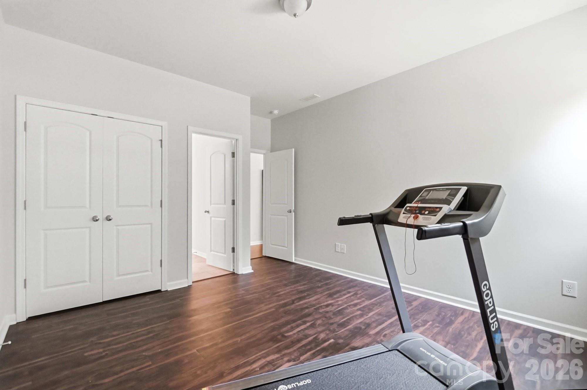 Guest Suite with large full bath - 1st floor - 9815 Caledenia Drive, Huntersville