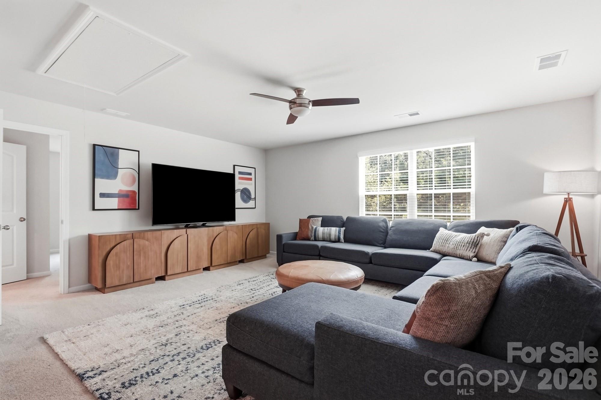 Oversized loft/flex space. Perfect as second living room, media/game room, fitness room, etc. - 2nd floor - 9815 Caledenia Drive, Huntersville