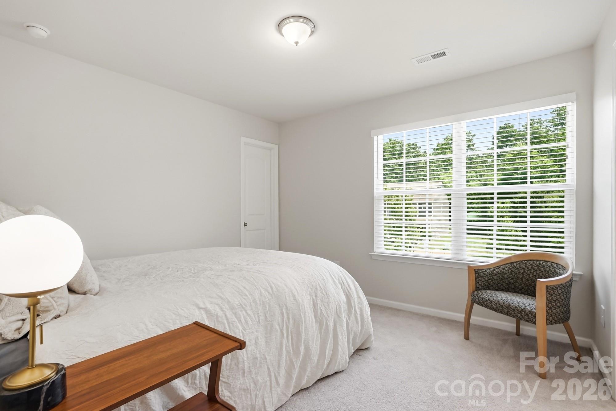 Guest bedroom with walk-in closet. Connected to Jack & Jill bath. - 2nd floor - 9815 Caledenia Drive, Huntersville