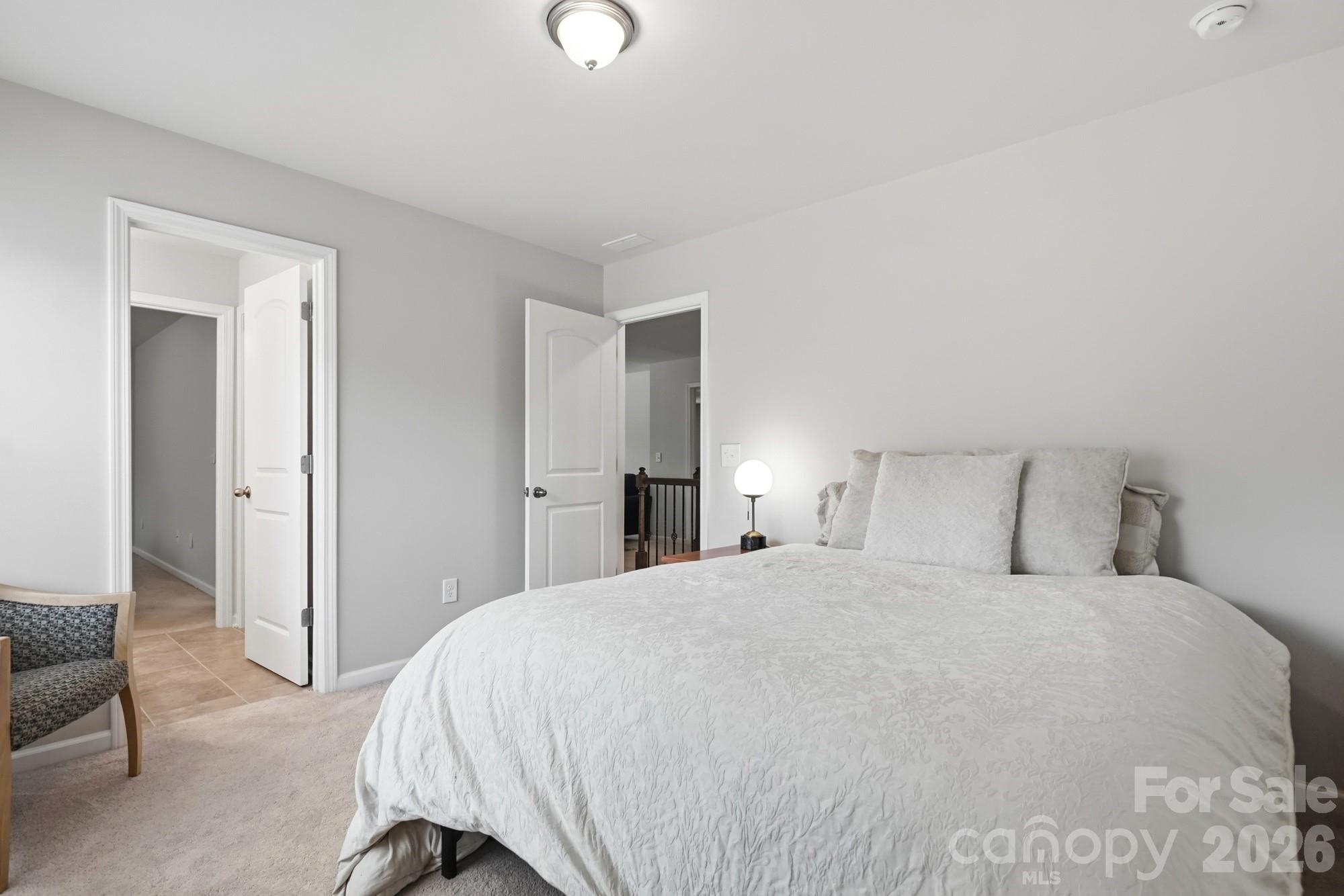 Guest bedroom with walk-in closet. Connected to Jack & Jill bath. - 2nd floor - 9815 Caledenia Drive, Huntersville
