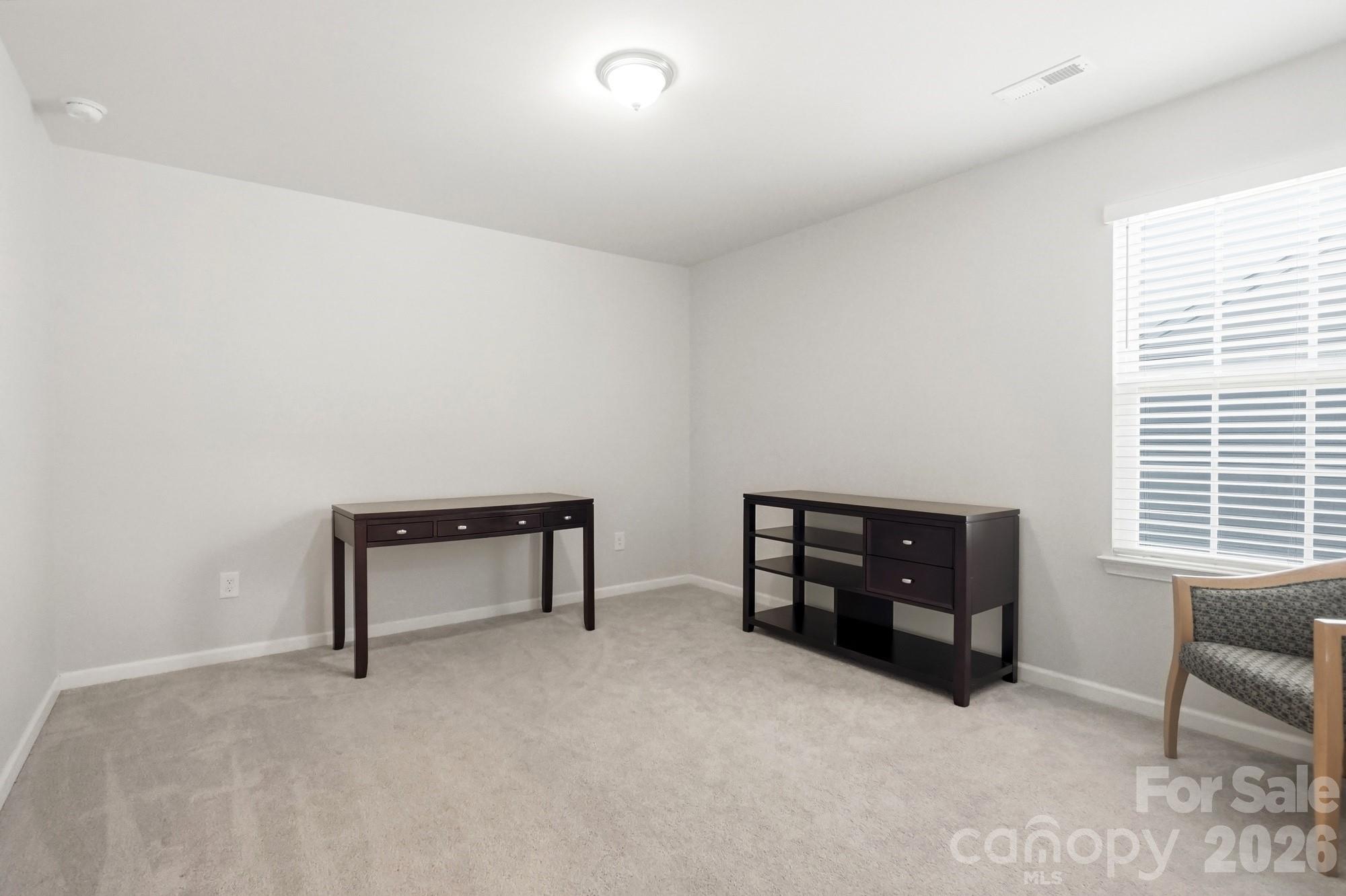 Spacious guest bedroom with walk-in closet - 2nd floor - 9815 Caledenia Drive, Huntersville
