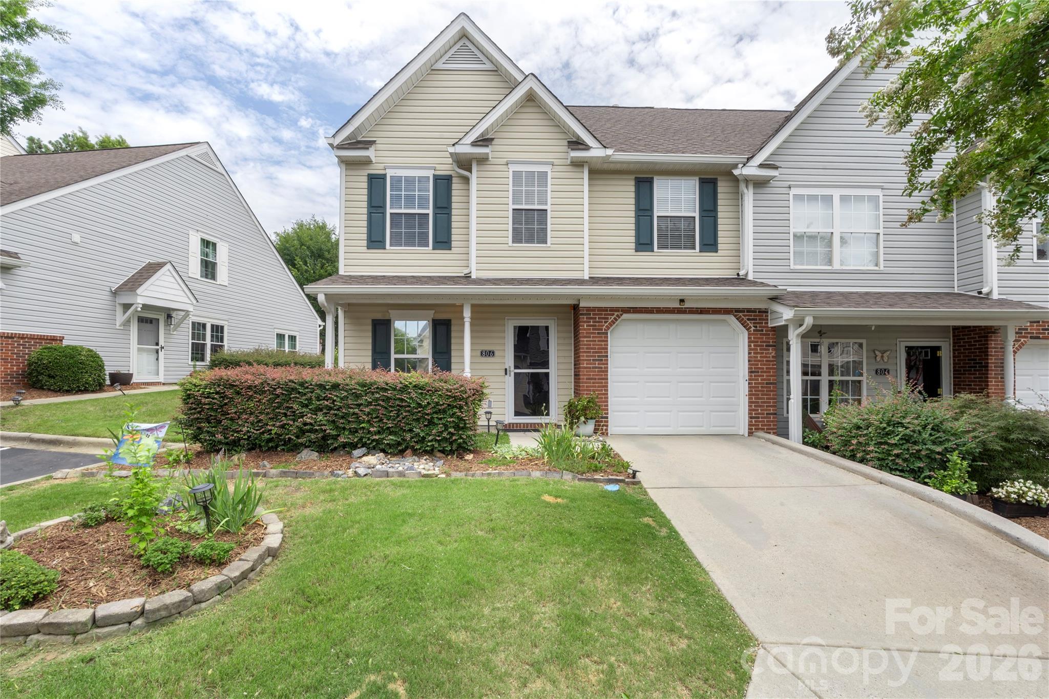 Townhouse at 806 Rock Lake Glen, Fort Mill, photo 2 of 48