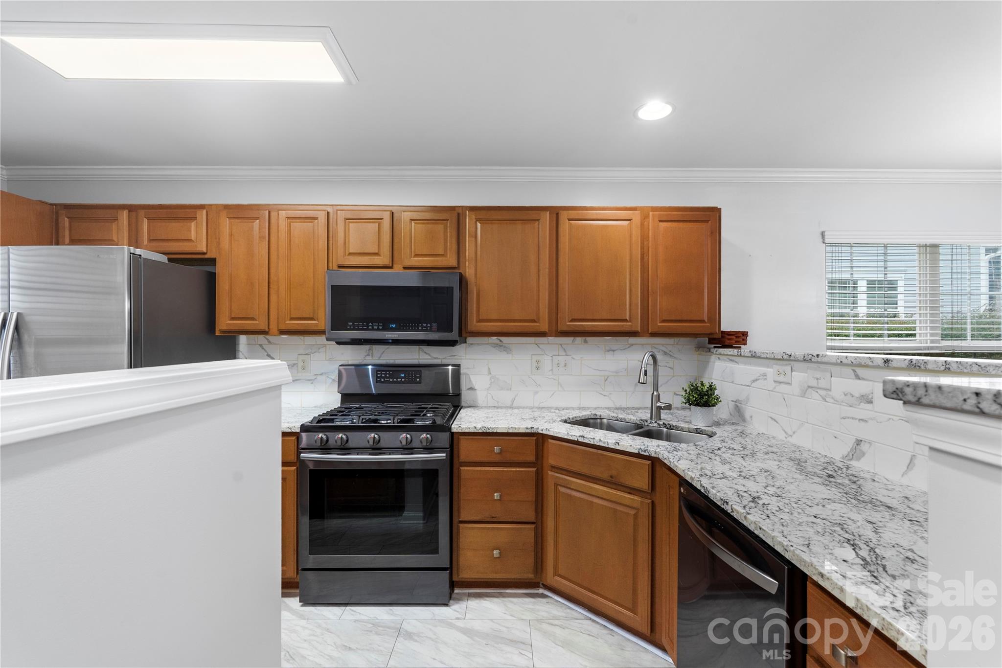 Townhouse at 806 Rock Lake Glen, Fort Mill, photo 9 of 48