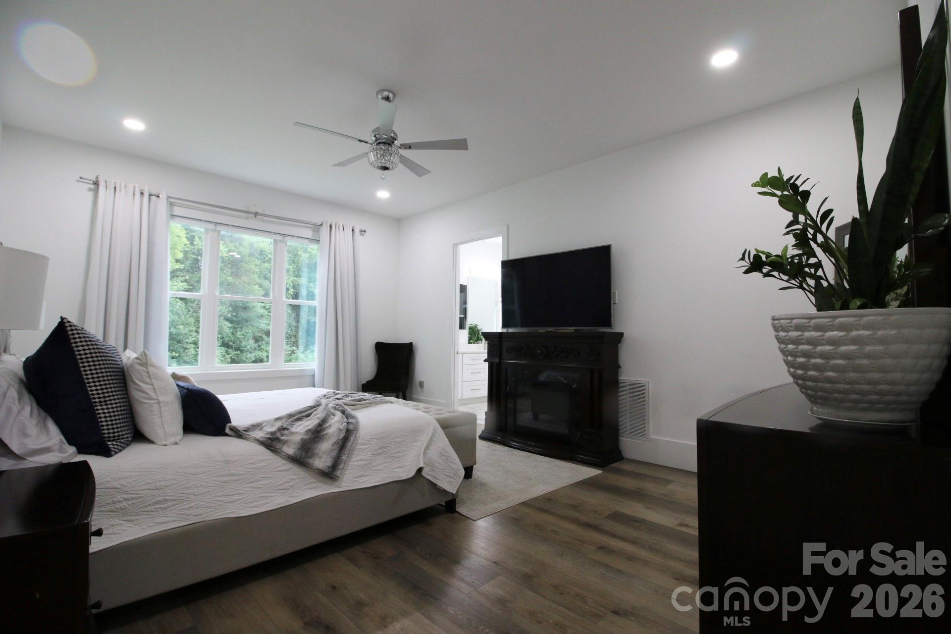Master bedroom - 2916 Margaret Wallace Road, Matthews
