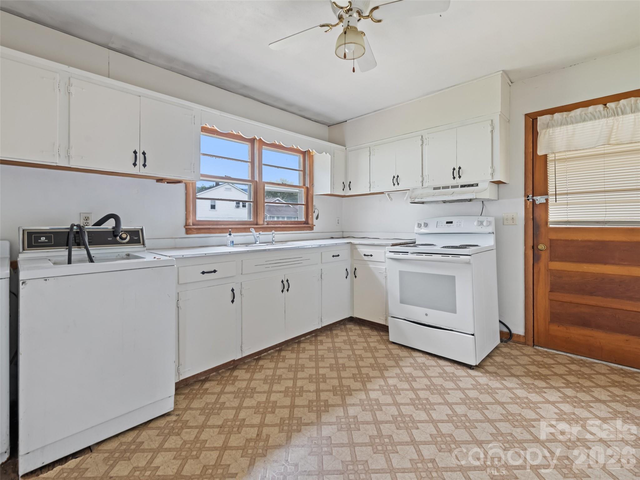 Single Family Residence at 57 Spruce Street, Waynesville, photo 2 of 19