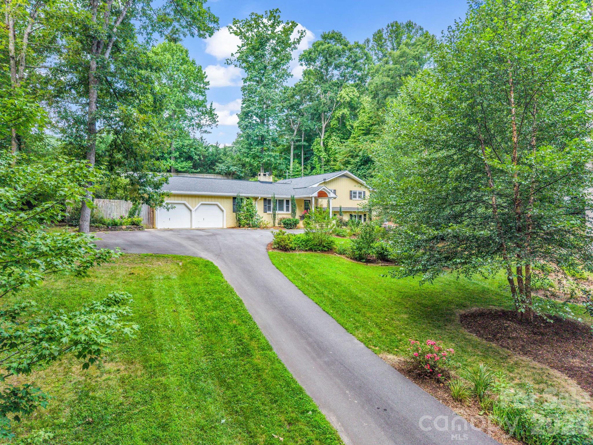Single Family Residence at 111 Dogwood Drive, Black Mountain, photo 6 of 48