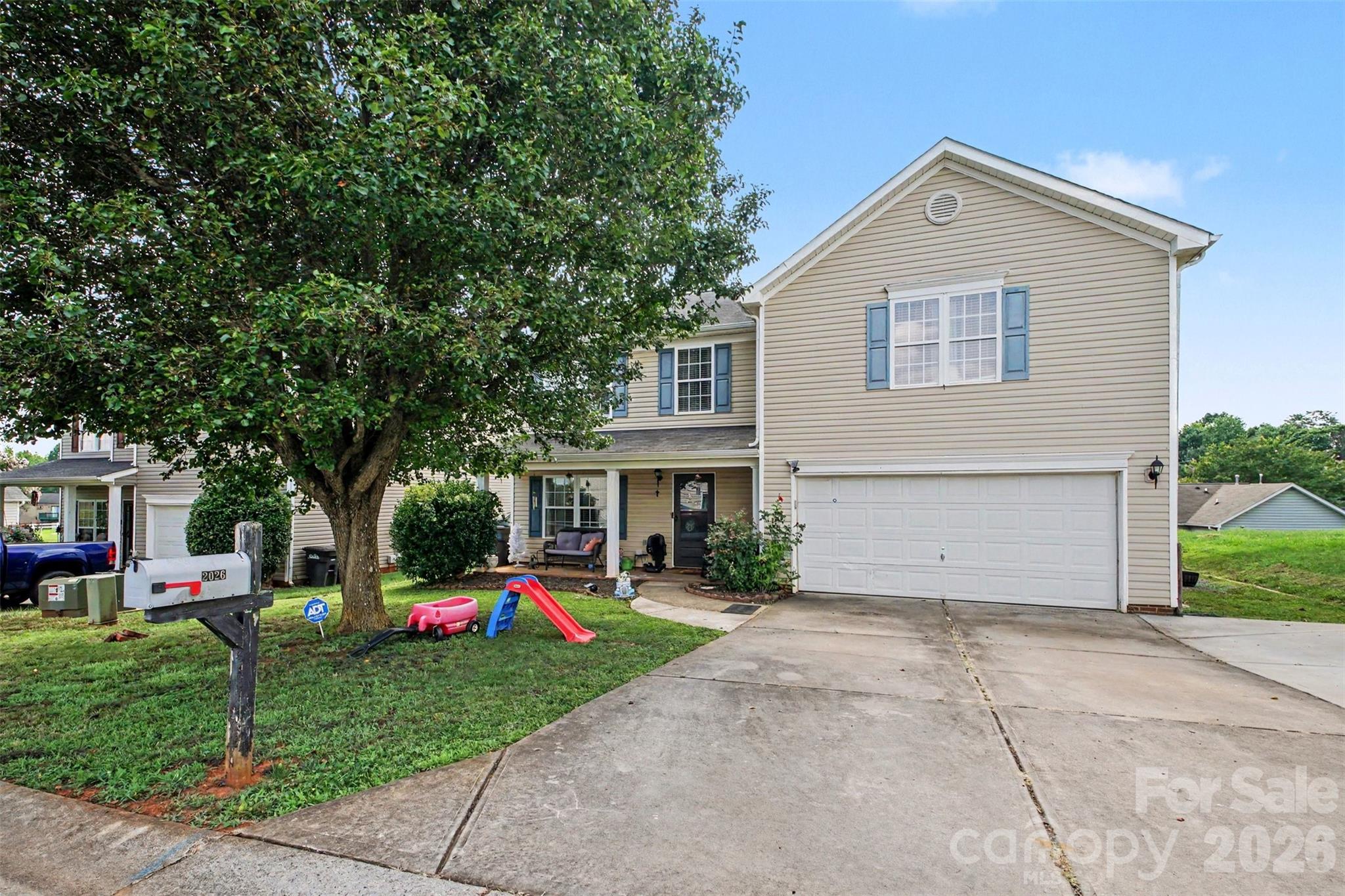 Single Family Residence at 2026 Edenderry Drive, Statesville, photo 2 of 30