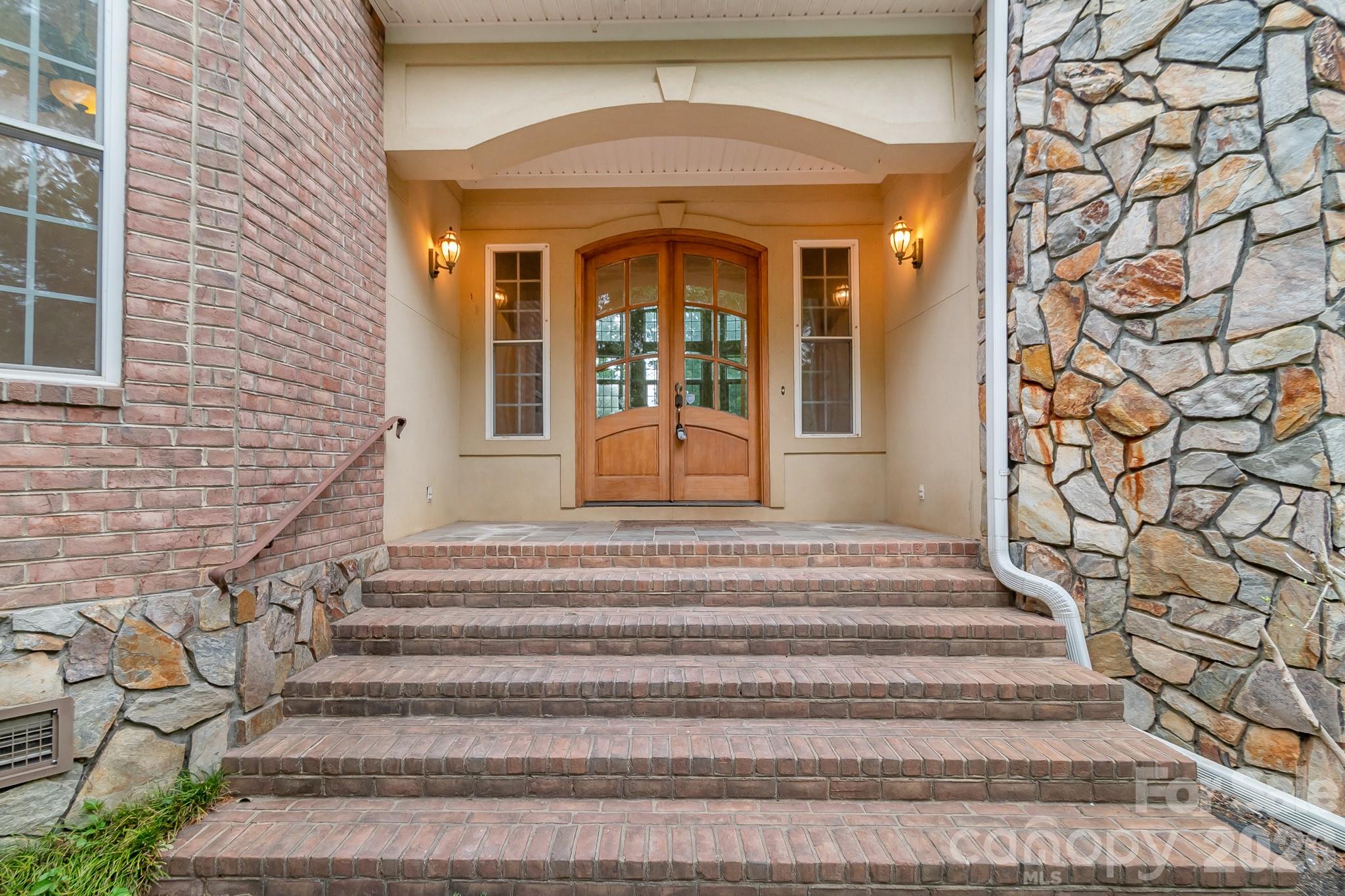 Single Family Residence at 3248 The Knoll Lane, Lancaster, photo 3 of 48