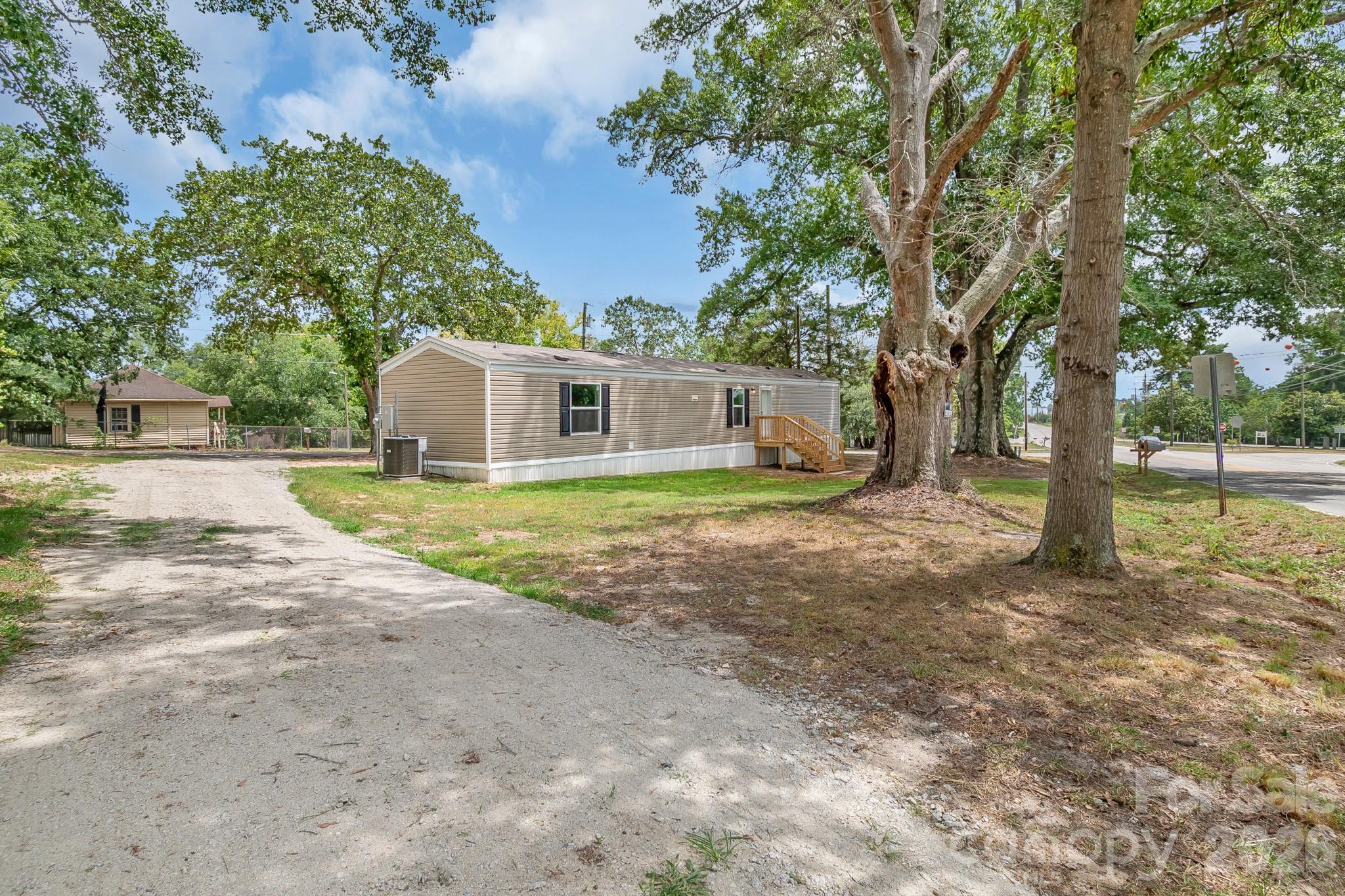 Single Family Residence at 7627 Kershaw Camden Highway, Kershaw, photo 2 of 45