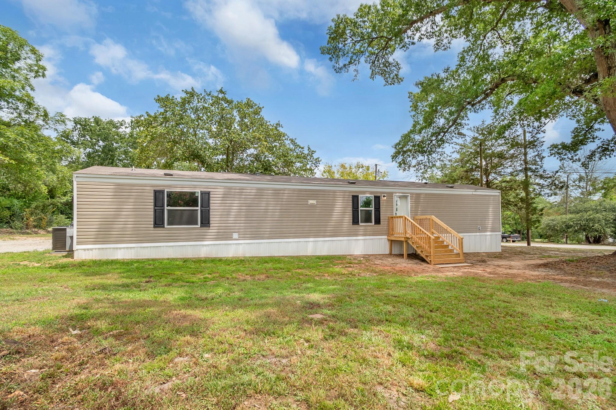 Single Family Residence at 7627 Kershaw Camden Highway, Kershaw, photo 3 of 45