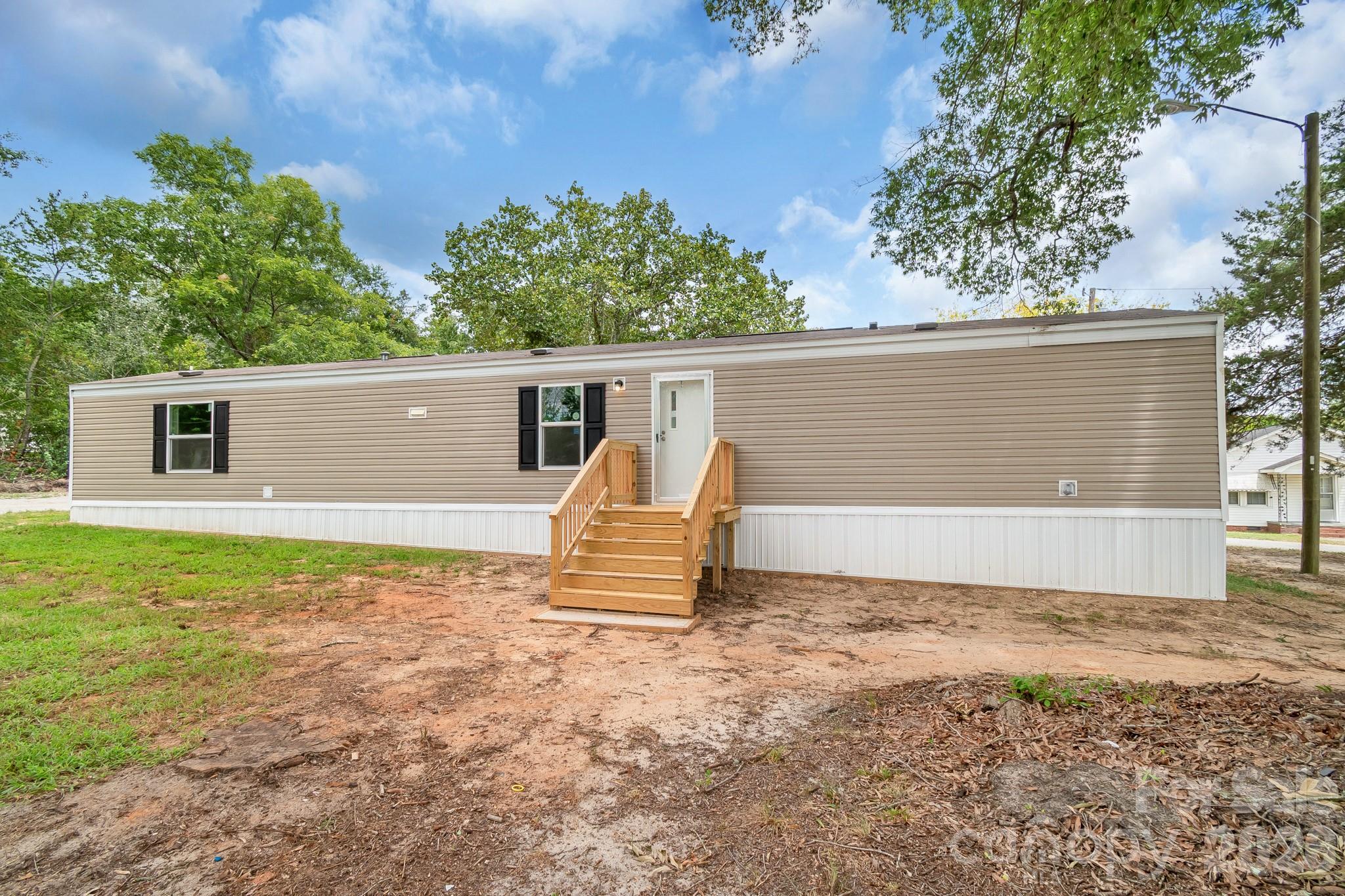 Single Family Residence at 7627 Kershaw Camden Highway, Kershaw, photo 4 of 45