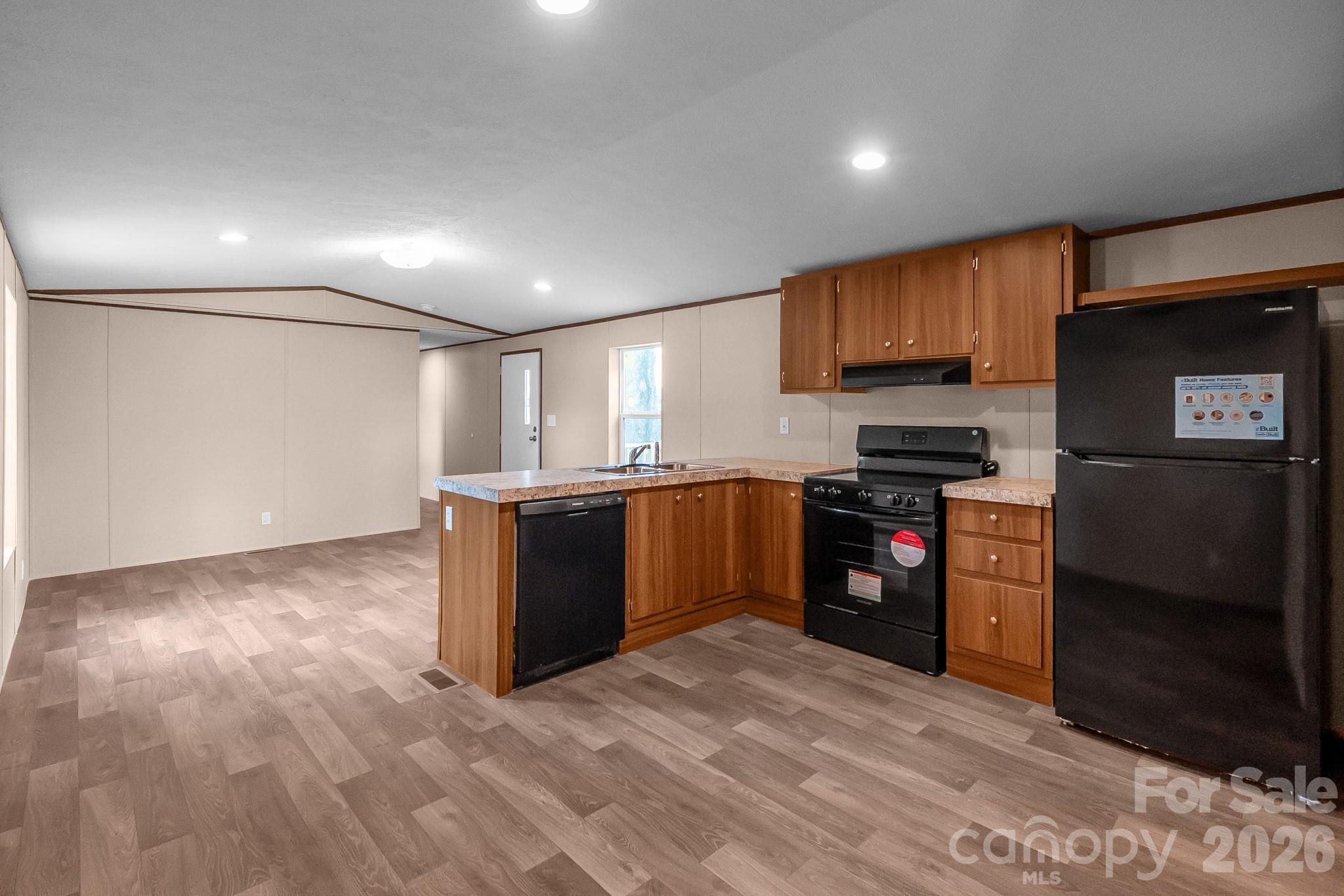 Single Family Residence at 7627 Kershaw Camden Highway, Kershaw, photo 10 of 45