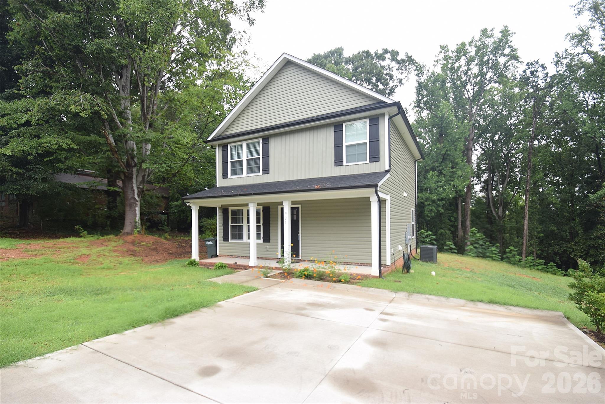 Single Family Residence at 921 Pineridge Street SE, Concord, photo 2 of 16