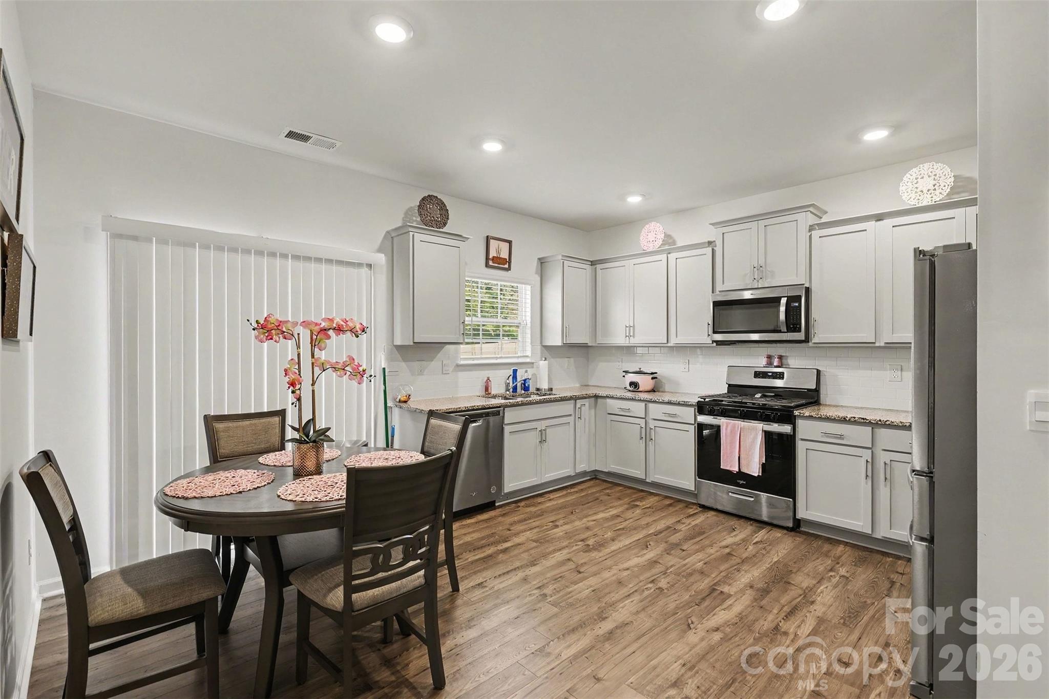 Single Family Residence at 7573 Stonehouse Drive, Gastonia, photo 3 of 21