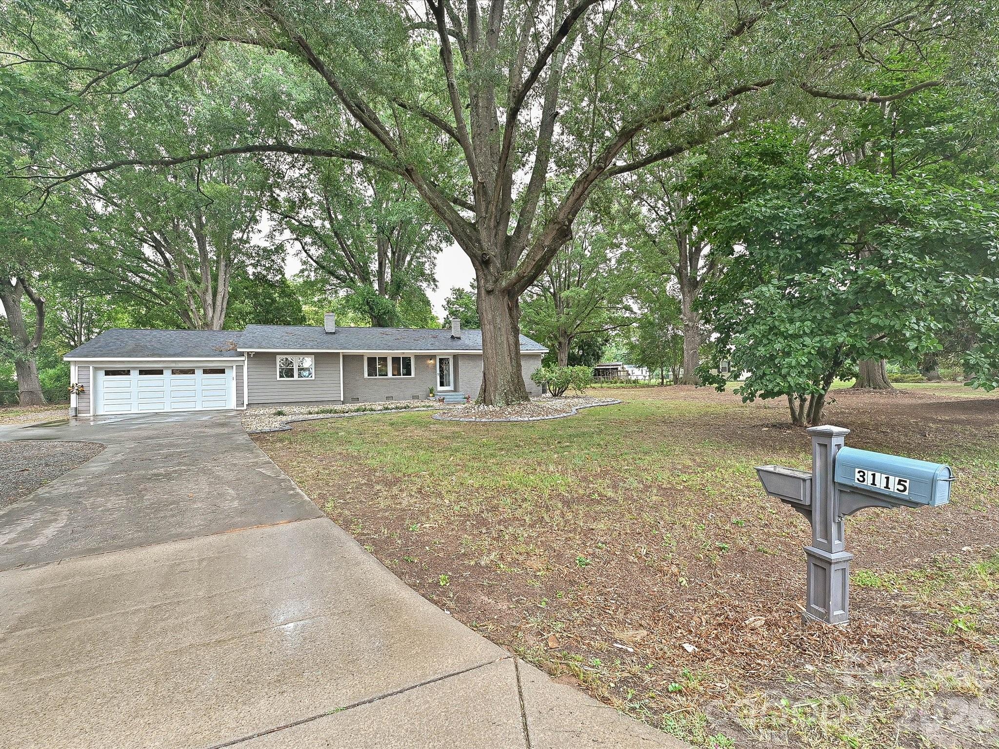 Large Driveway - 3115 Potter Road S, Waxhaw