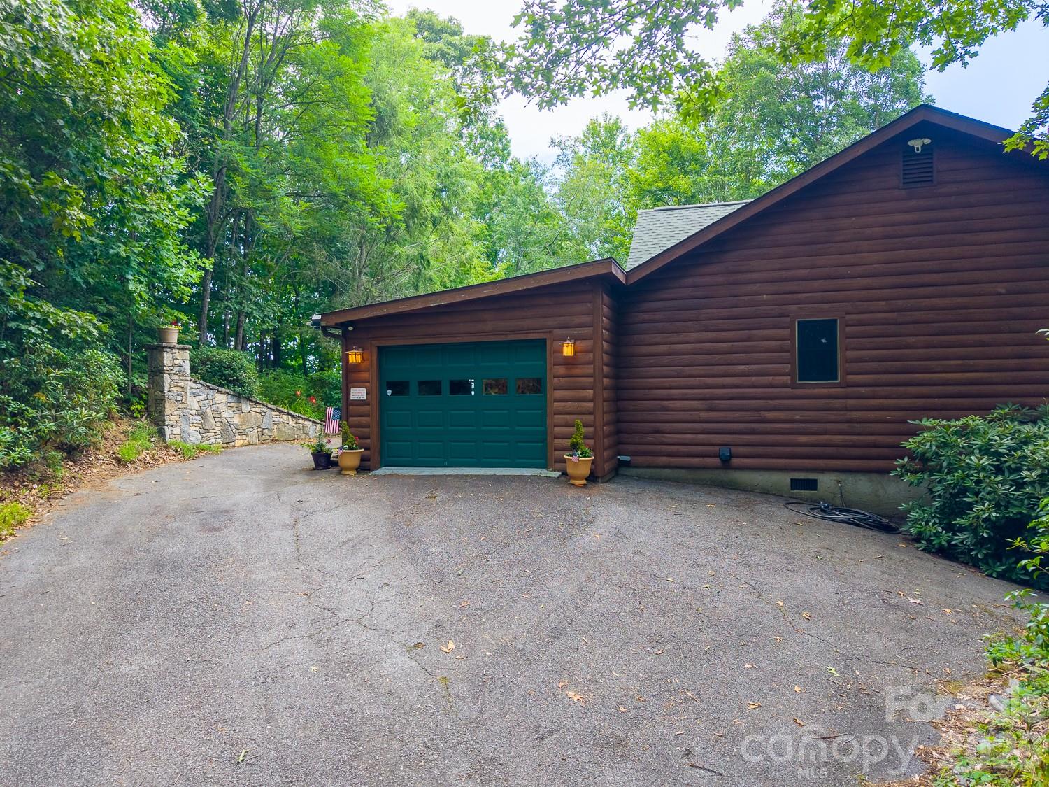 Single Family Residence at 760 Woody Lane, Waynesville, photo 6 of 24