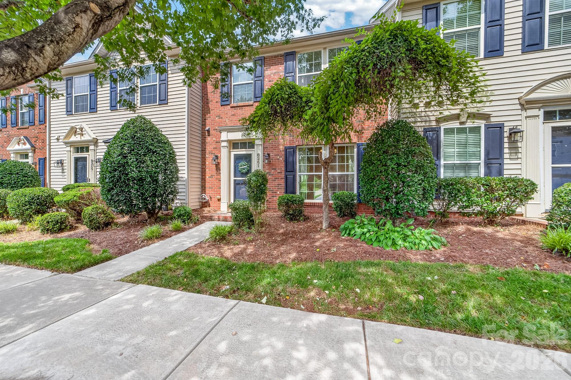 Townhouse at 8261 Bridgegate Drive, Huntersville, photo 2 of 33