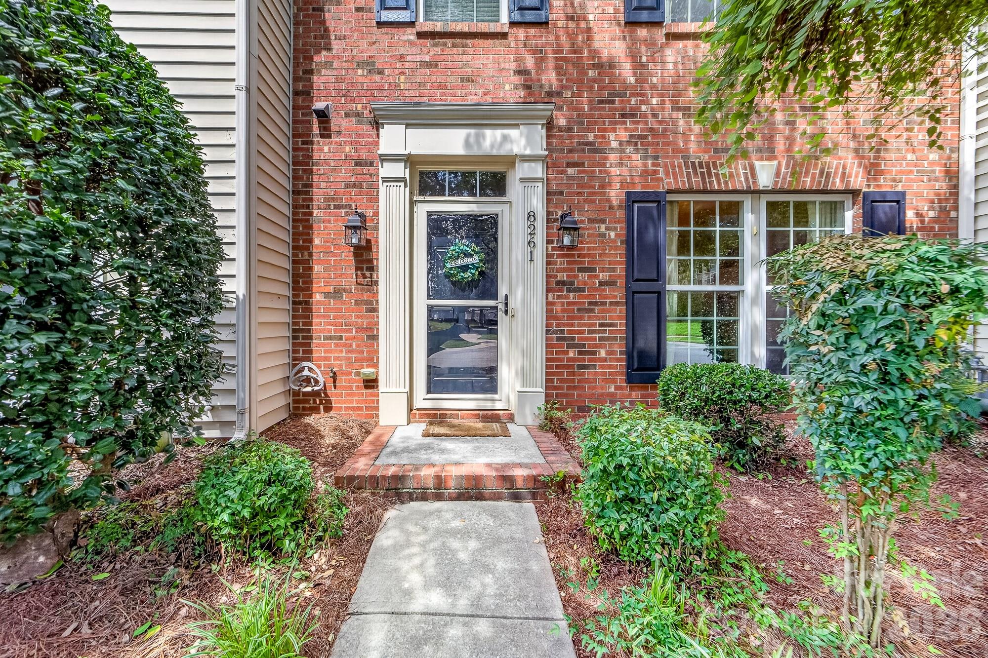 Townhouse at 8261 Bridgegate Drive, Huntersville, photo 3 of 33