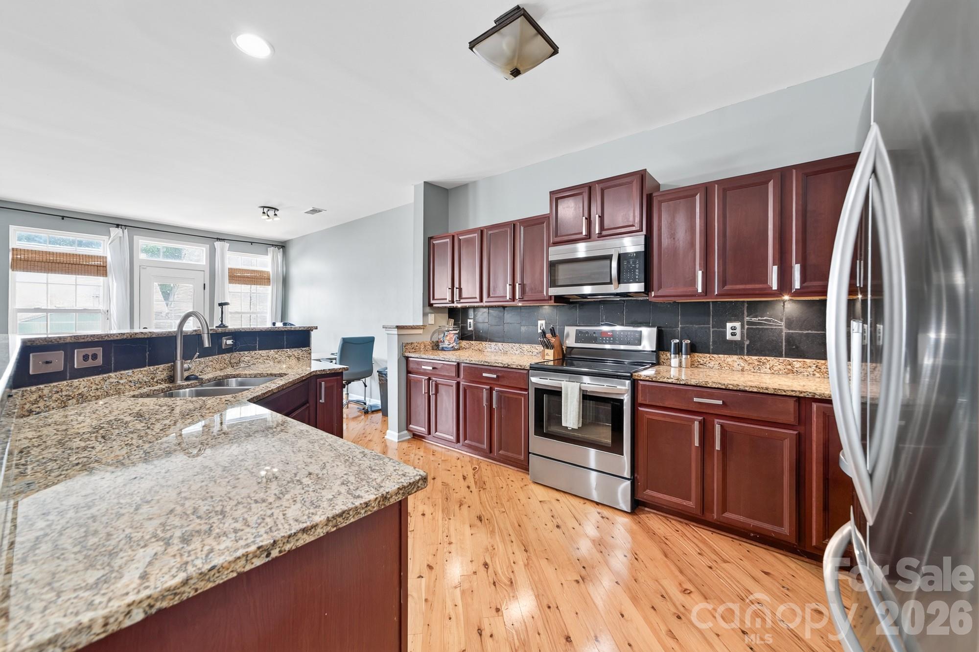 Beautiful wood cabinets with granite counter tops - 8261 Bridgegate Drive, Huntersville