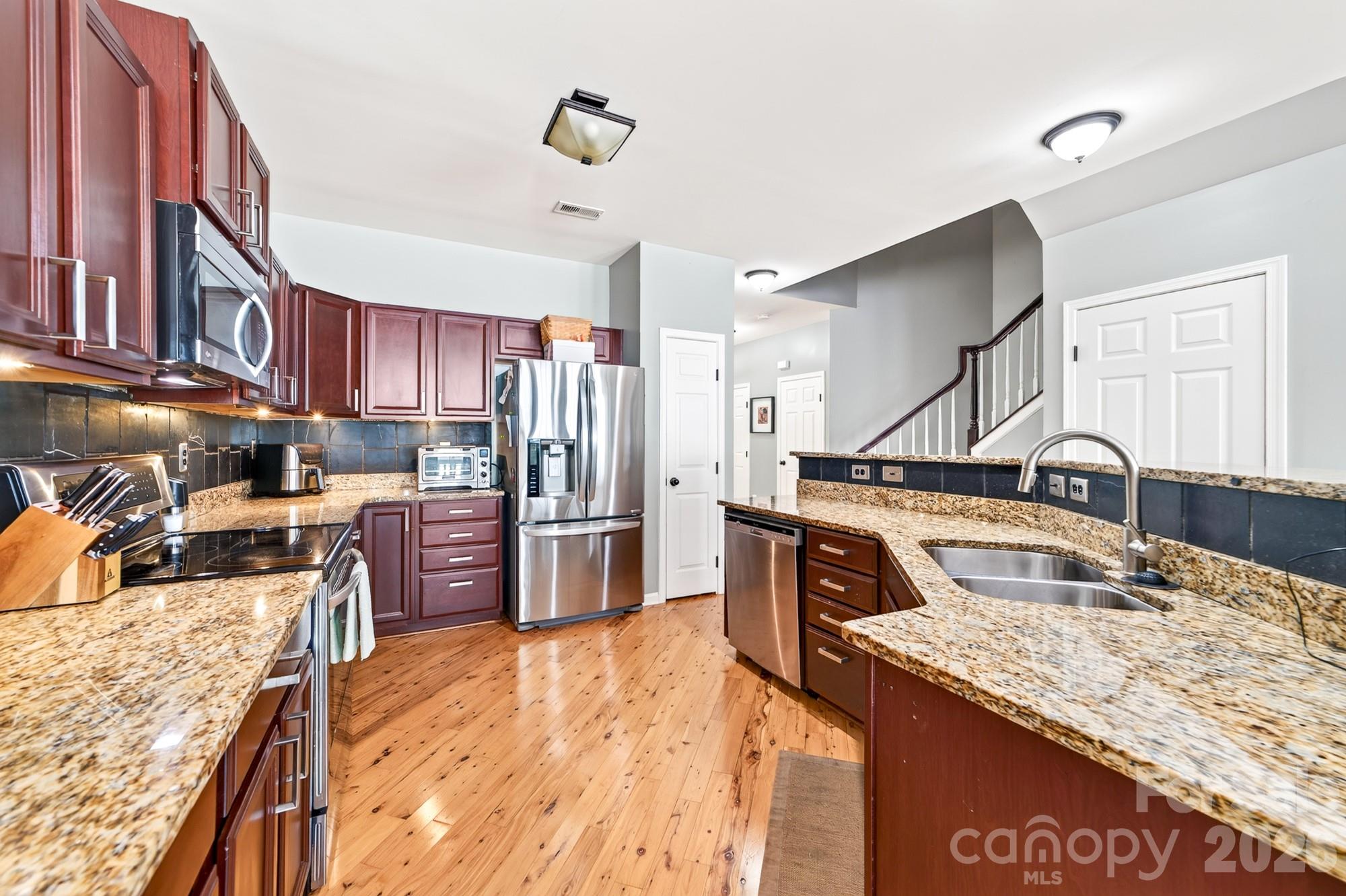 Townhouse at 8261 Bridgegate Drive, Huntersville, photo 13 of 33