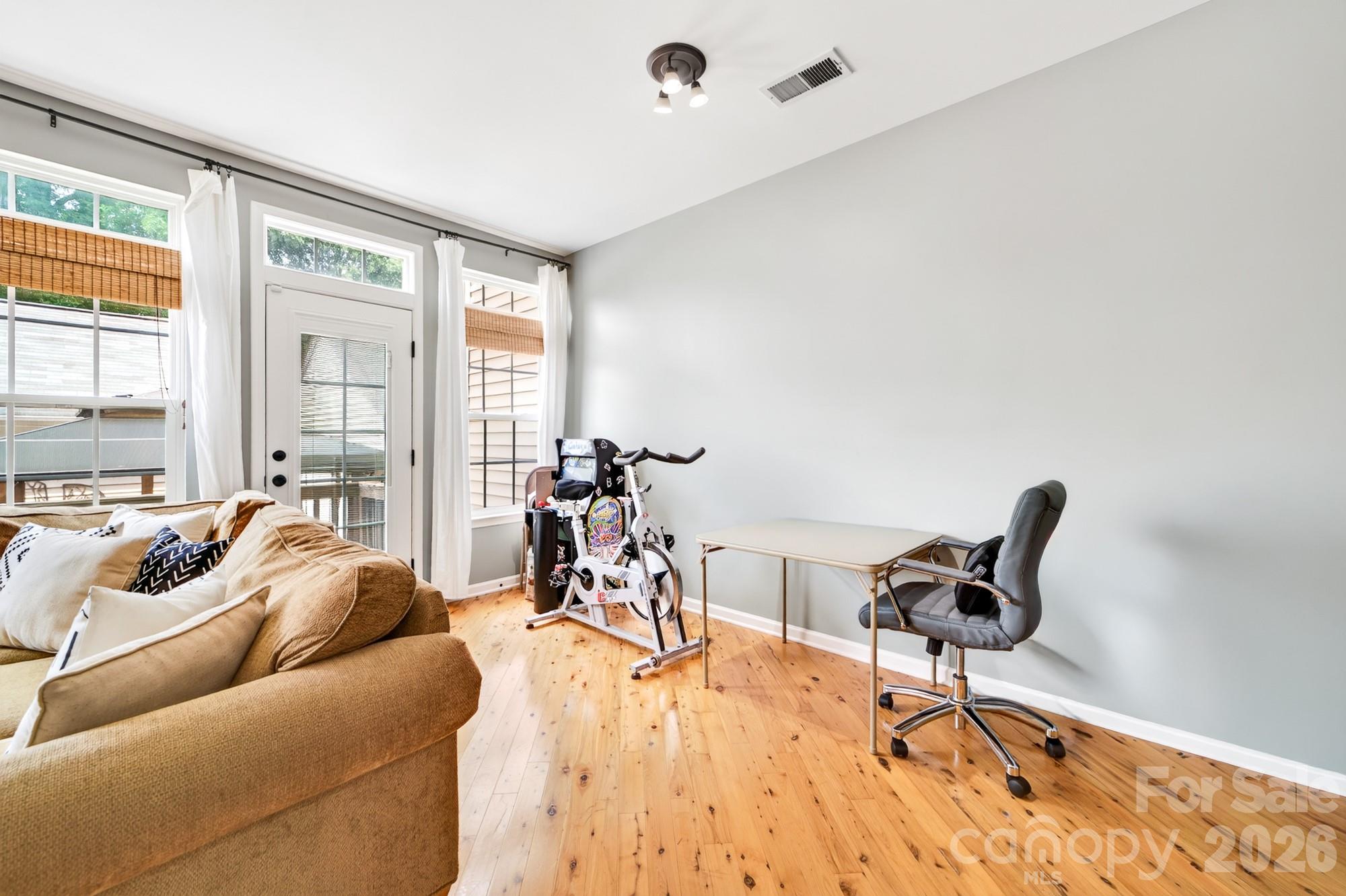 Breakfast area - 8261 Bridgegate Drive, Huntersville