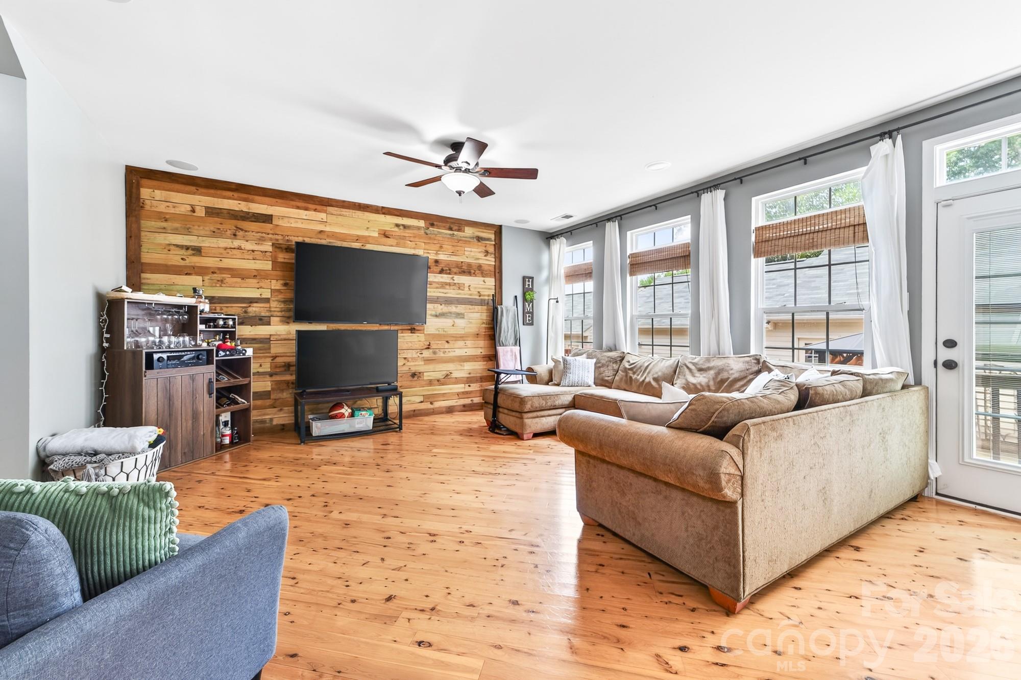 Family room is bright and spacious - 8261 Bridgegate Drive, Huntersville