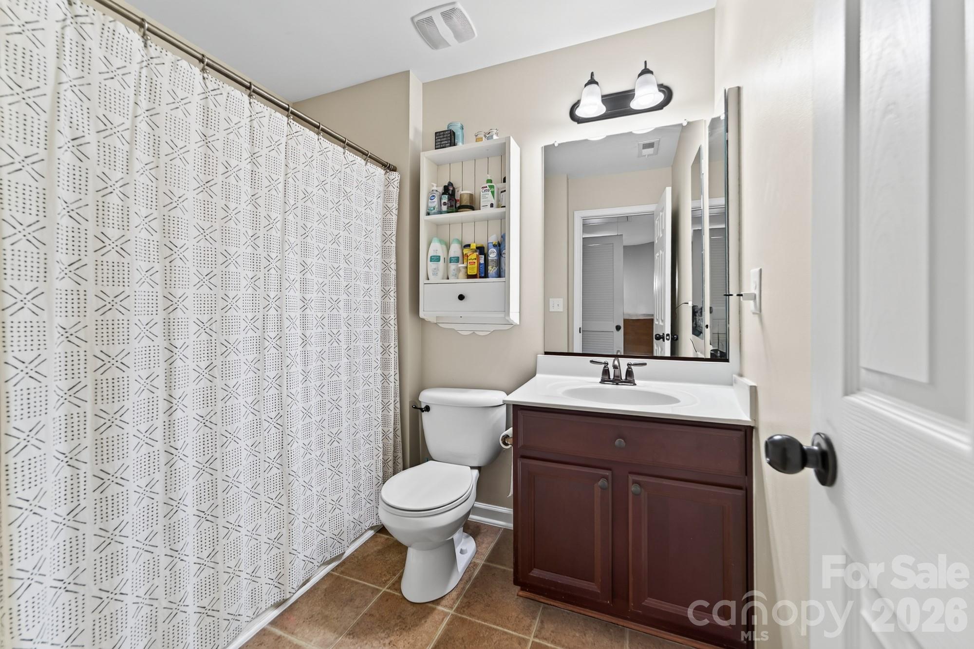 Second floor full bath - 8261 Bridgegate Drive, Huntersville