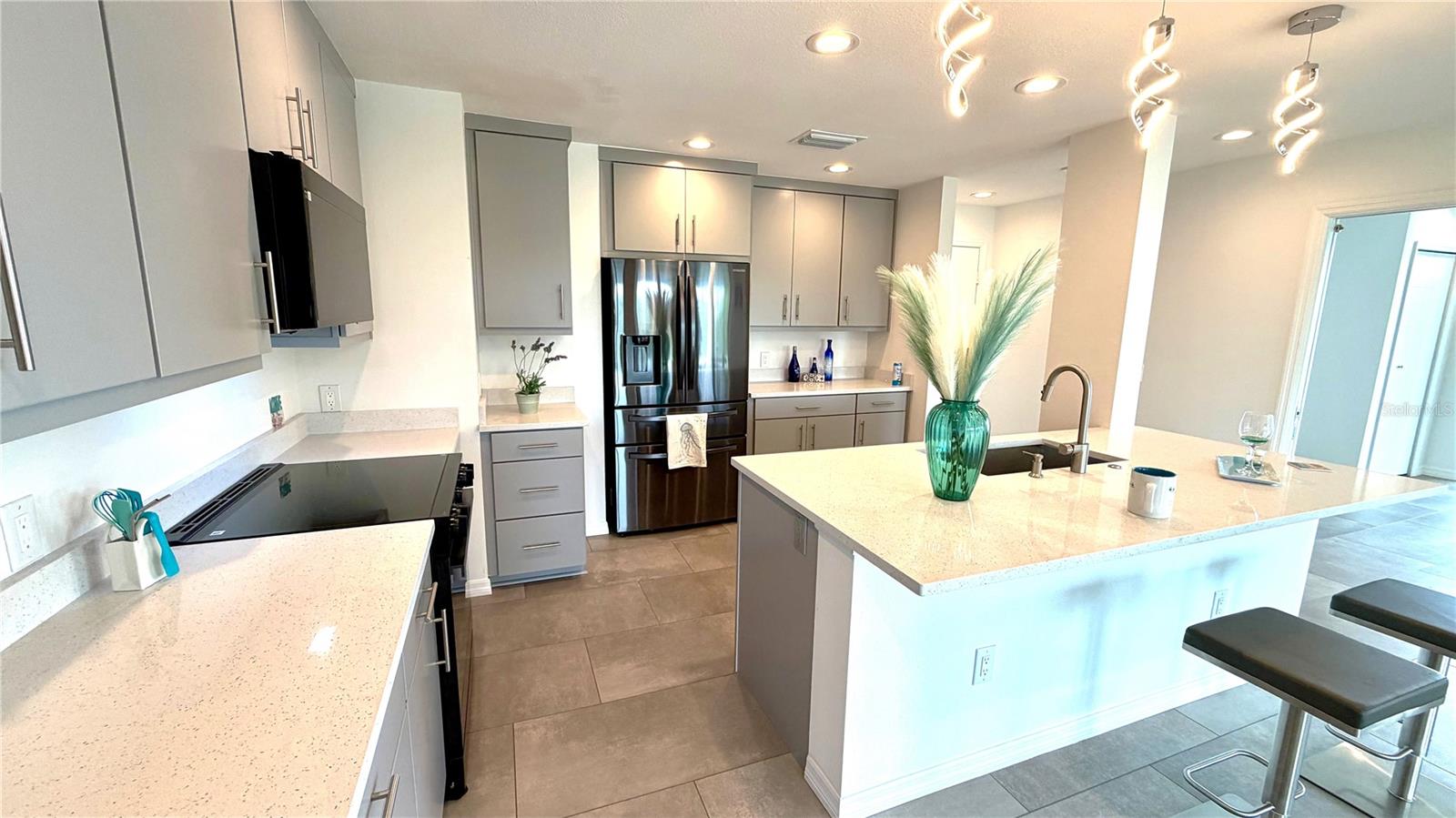 Newer, Upscale Kitchen, Appliances and Cabinets - 243 MARINER DR #243, TARPON SPRINGS