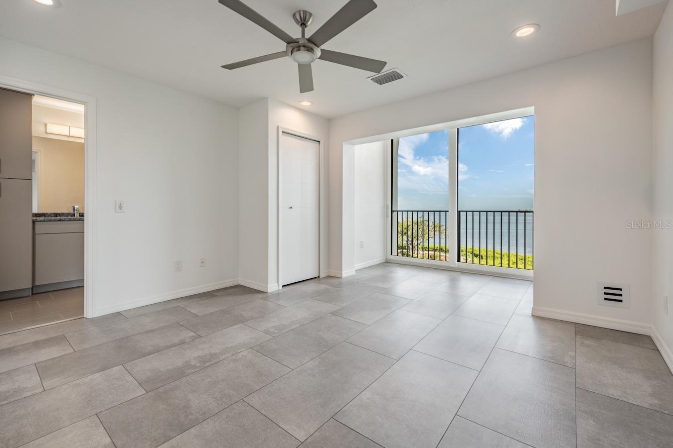 Master #1 with Ensuite - 243 MARINER DR #243, TARPON SPRINGS