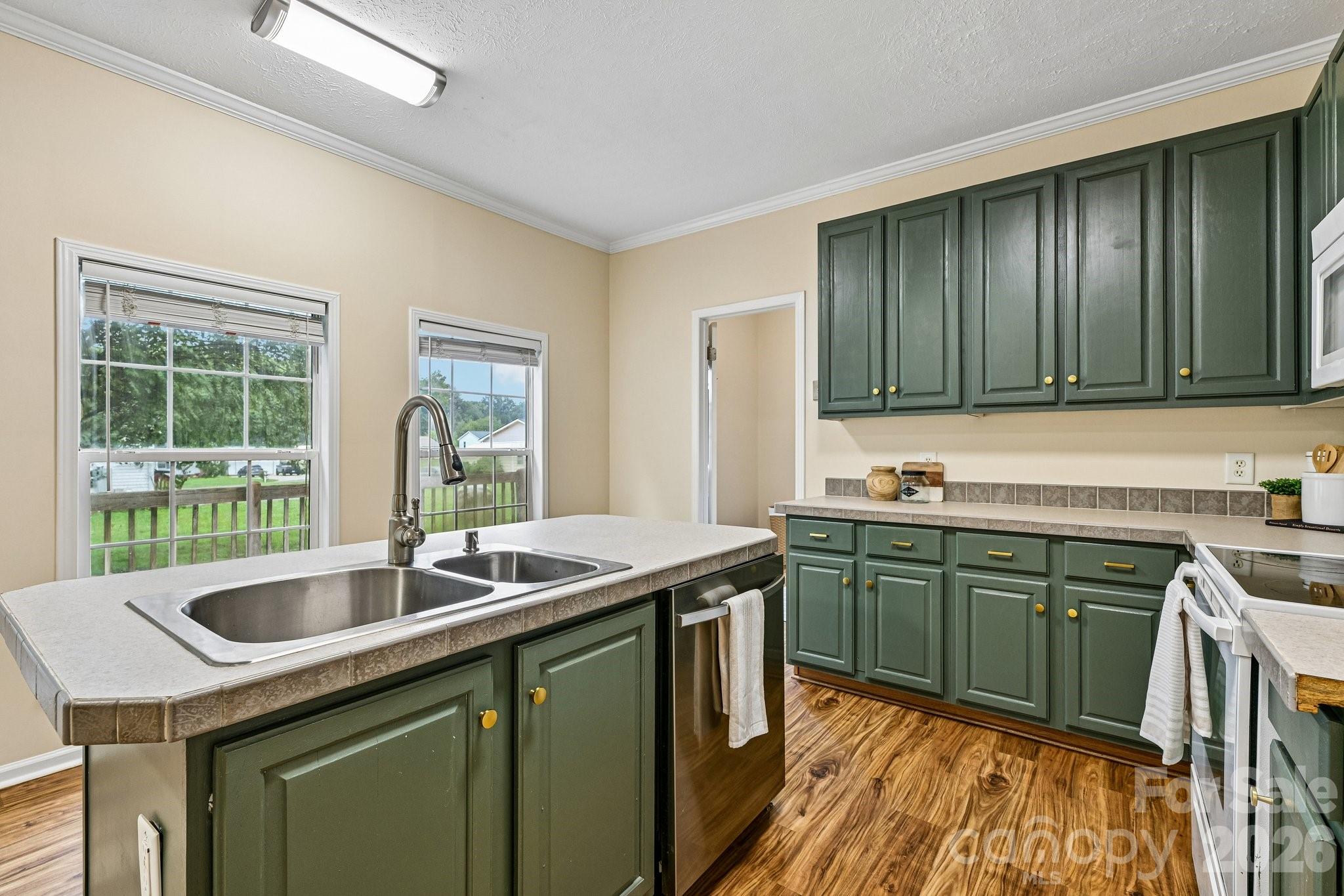 Single Family Residence at 108 Grand Acres Lane, Maiden, photo 7 of 39