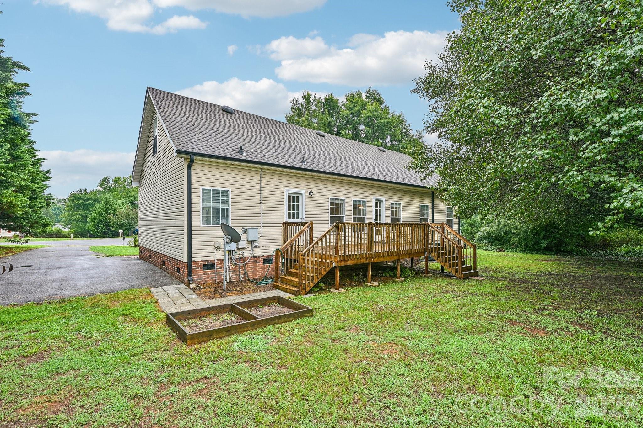 Single Family Residence at 108 Grand Acres Lane, Maiden, photo 34 of 39