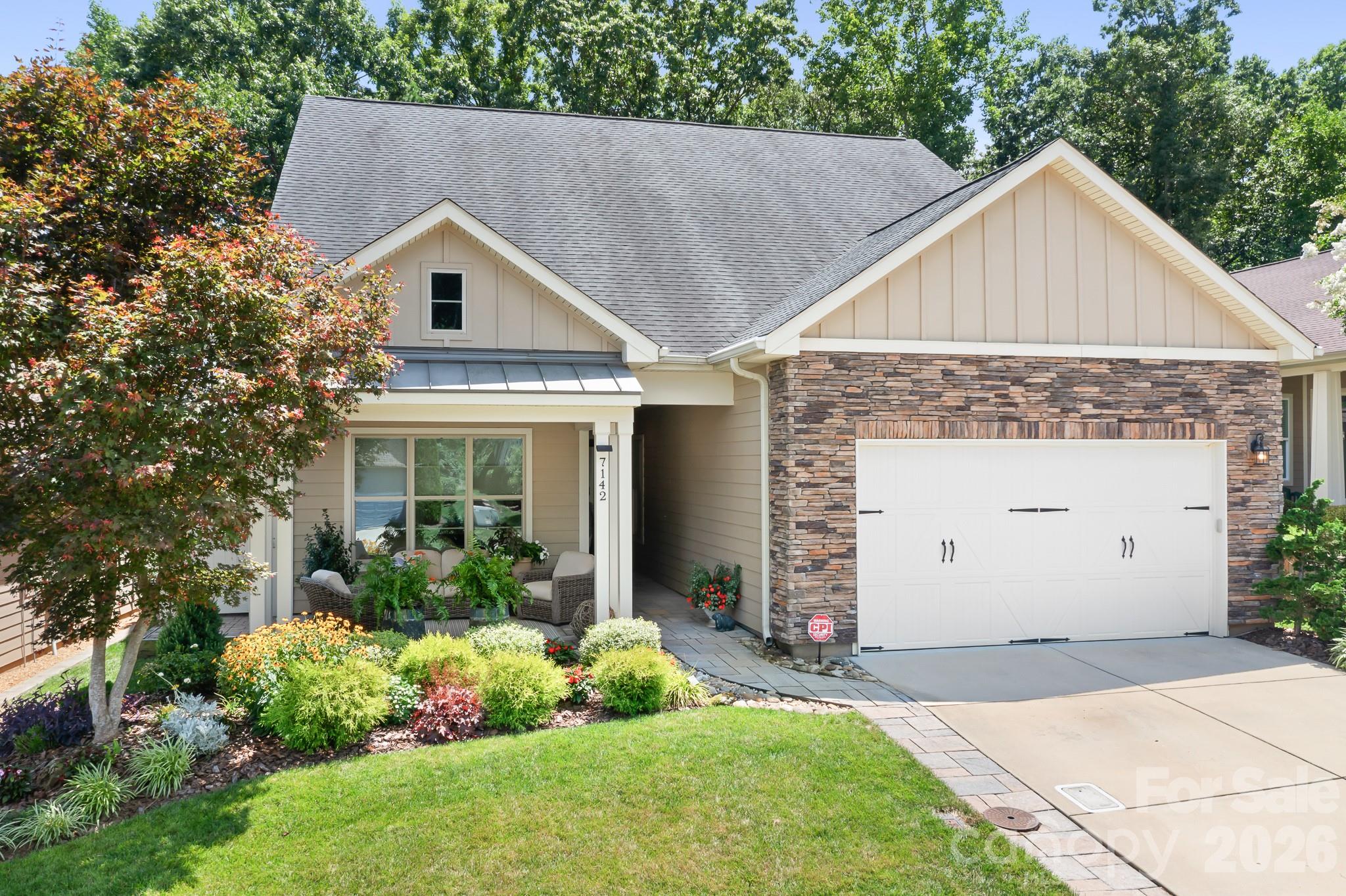 Single Family Residence at 7142 Hanging Rock Court, Denver, photo 2 of 46